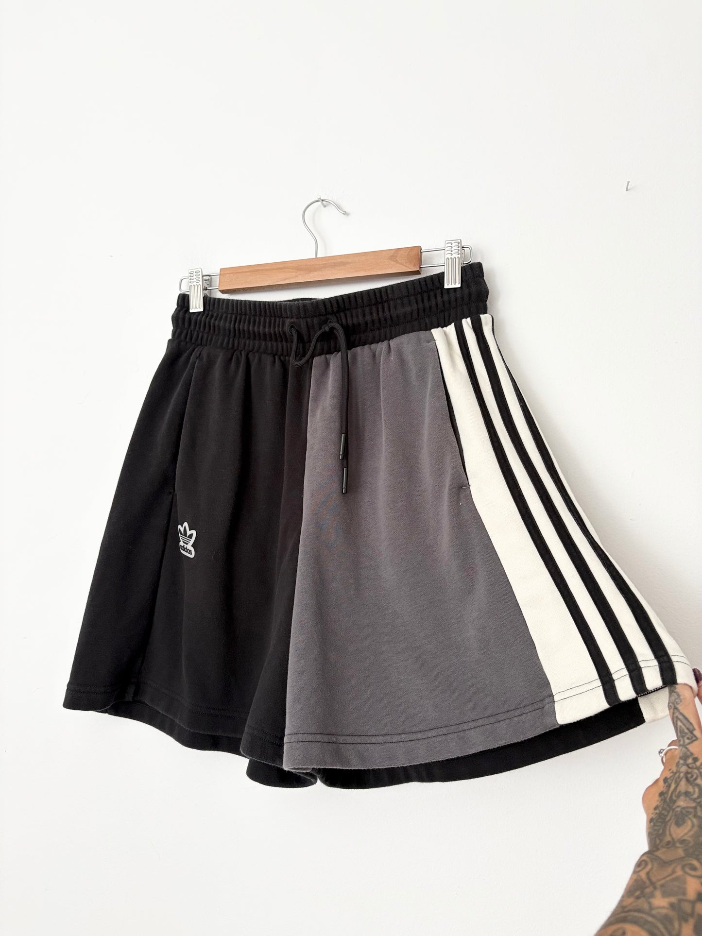 Adidas Summer Rave colorblock boyfriend sweatshorts Medium