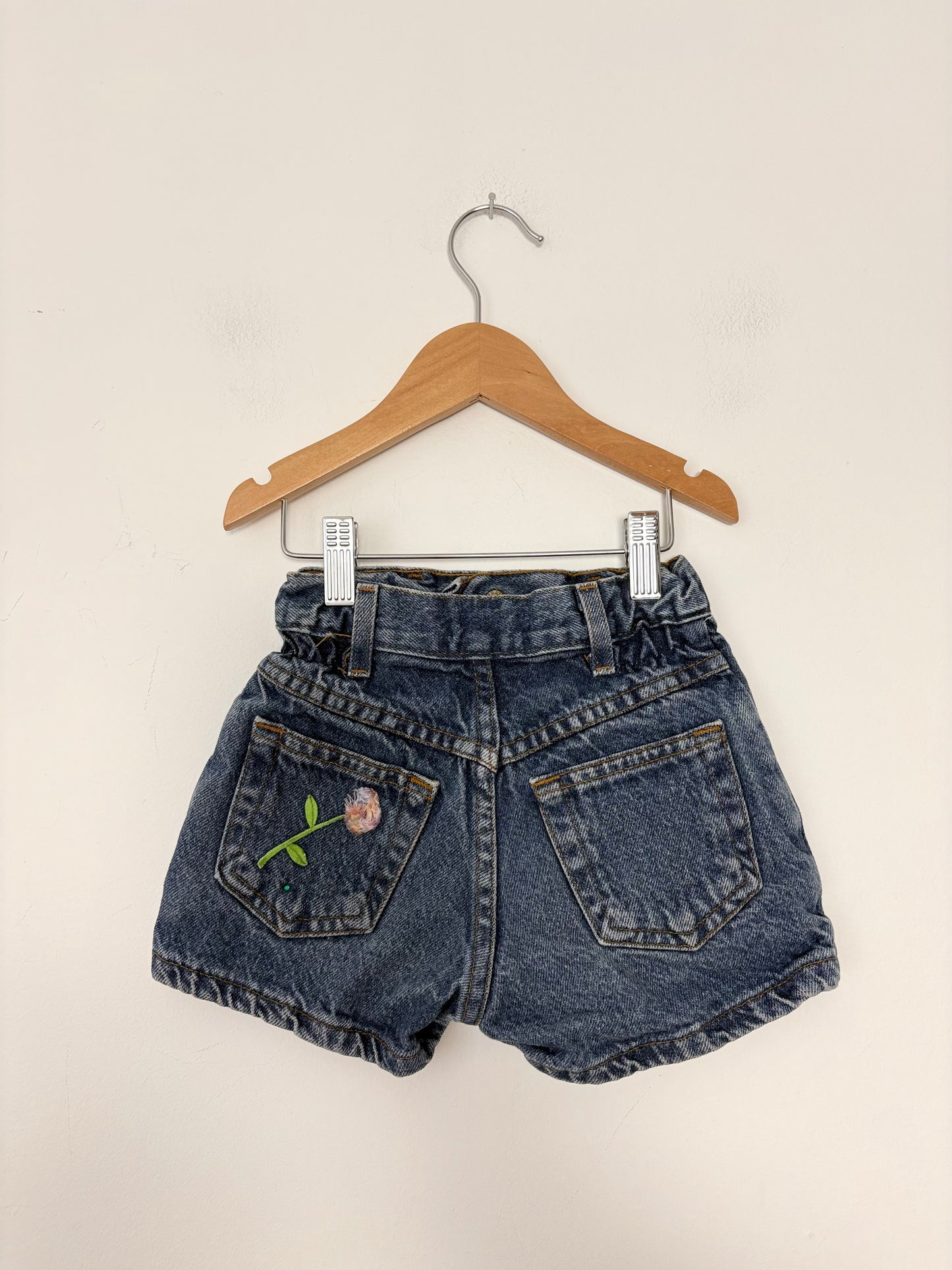 Short en jean vintage taille cintrée avec broderie aux poches 3/4 ans