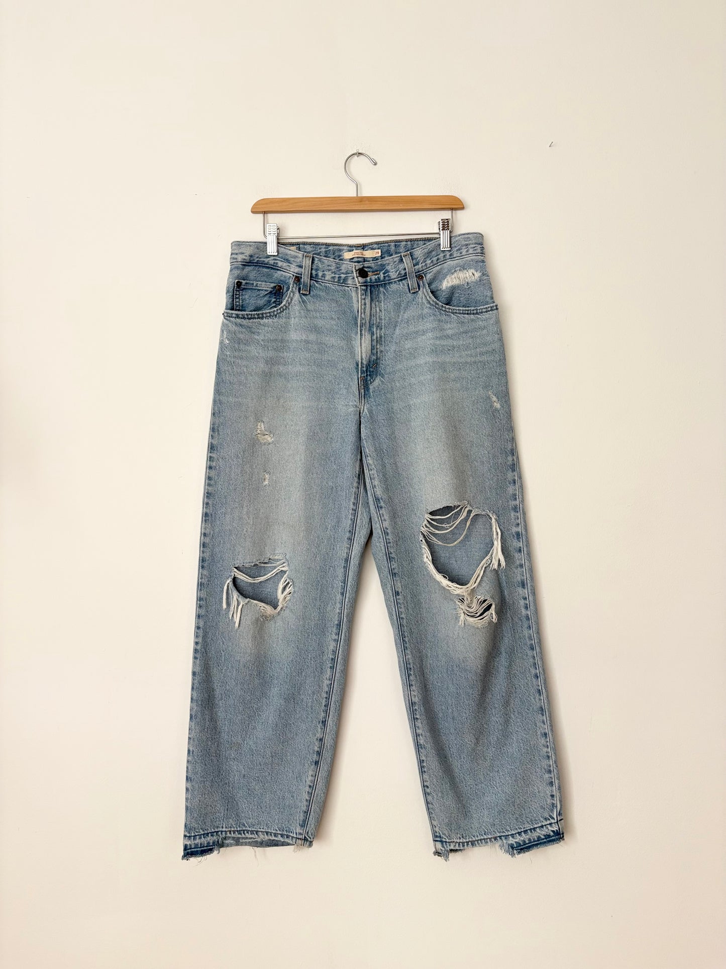 Levis distressed baggy dad jeans W29/30