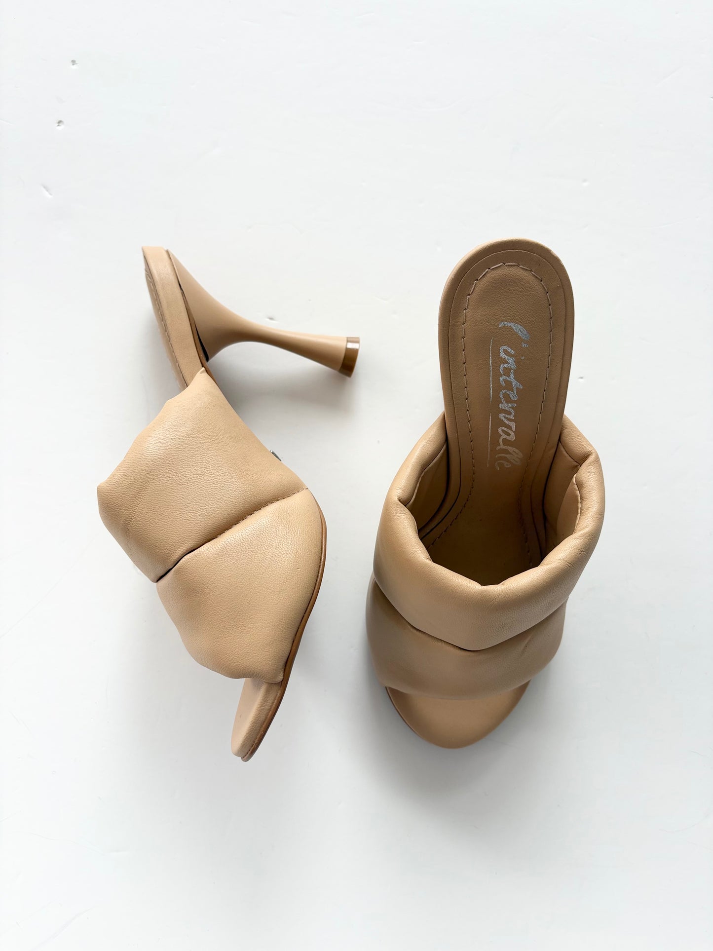 L'intervalle padded heeled sandal US5