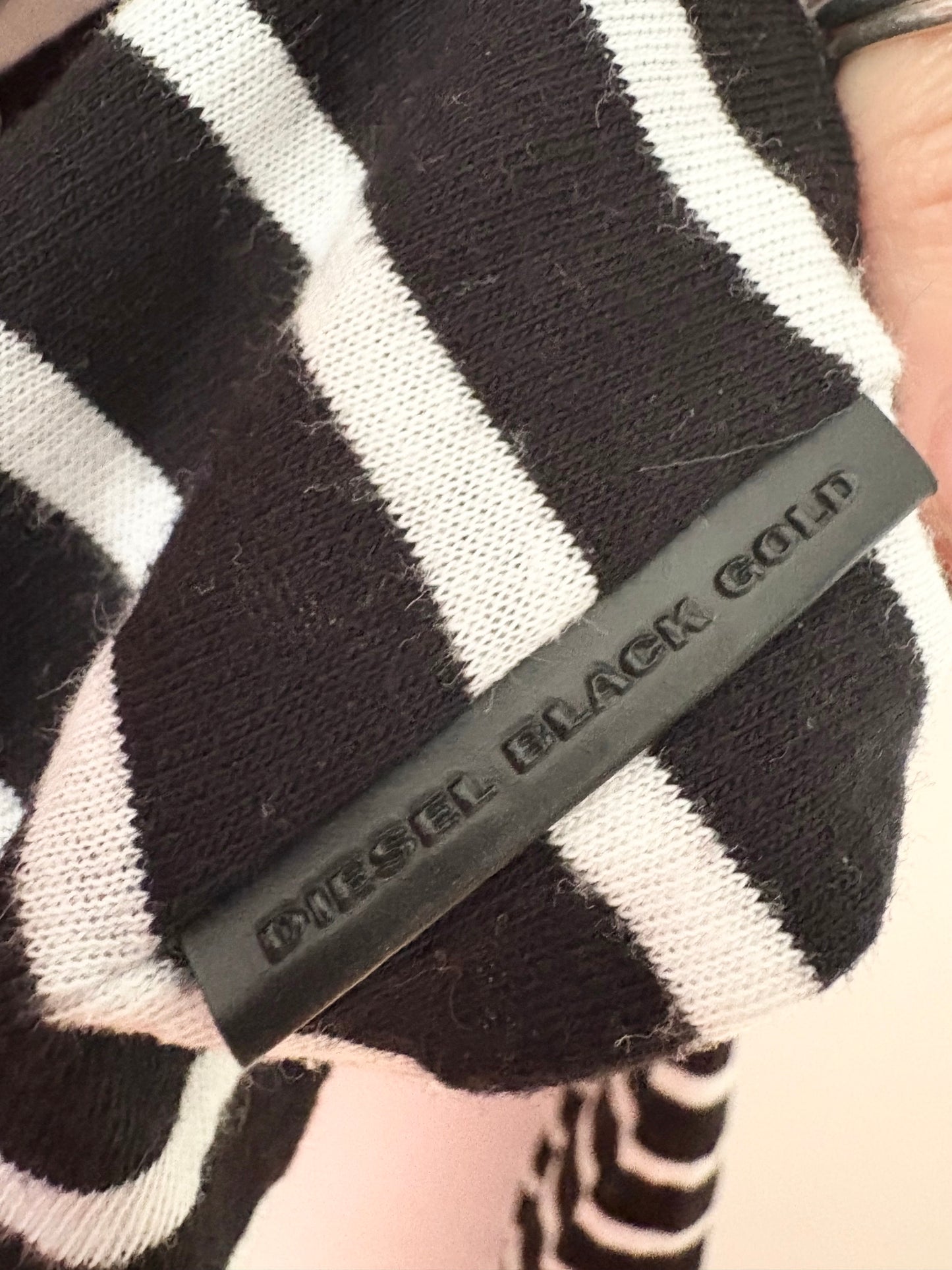 Diesel black gold stripe henley M/L