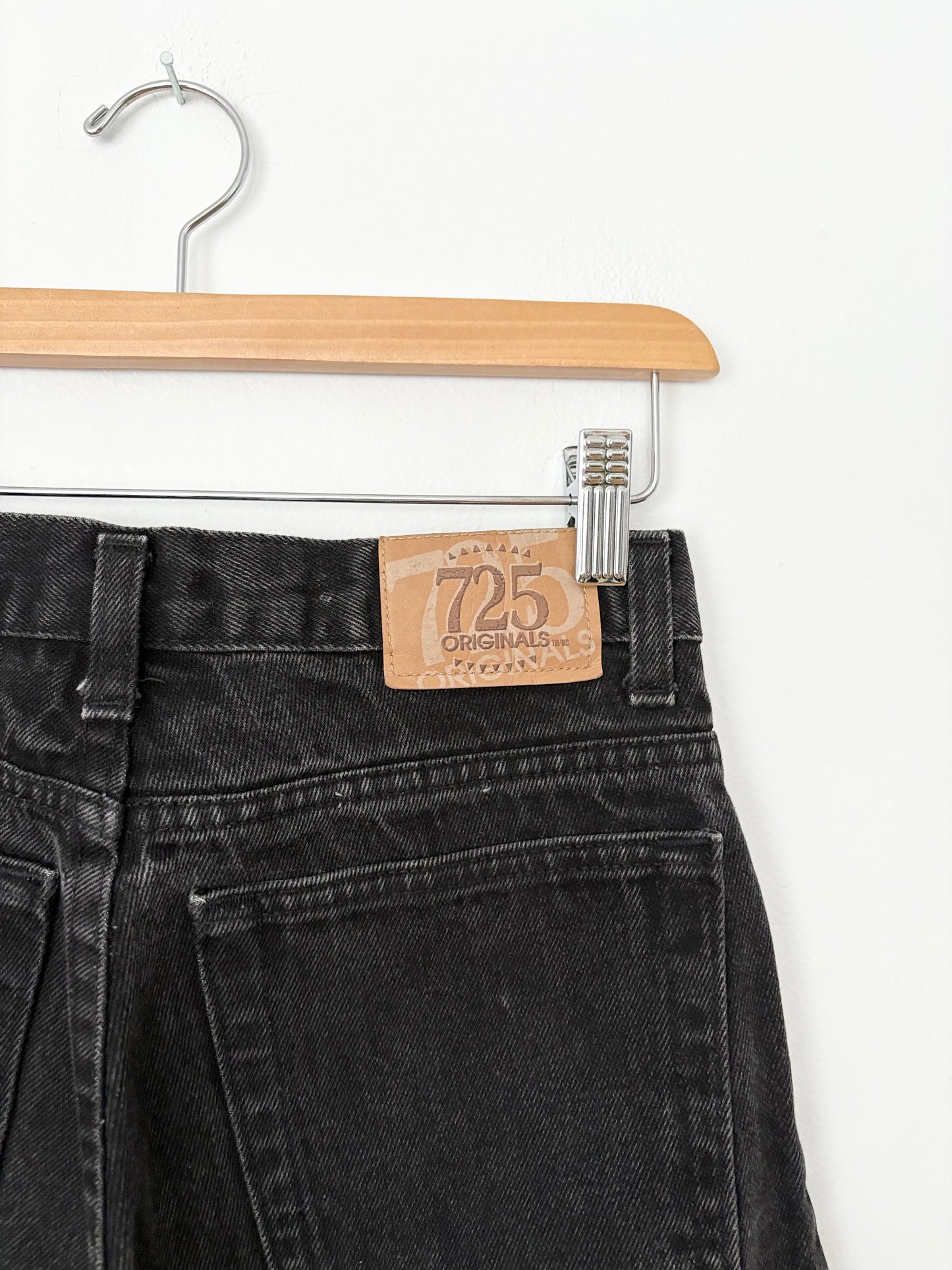 Vintage 725 black tapered jeans W26