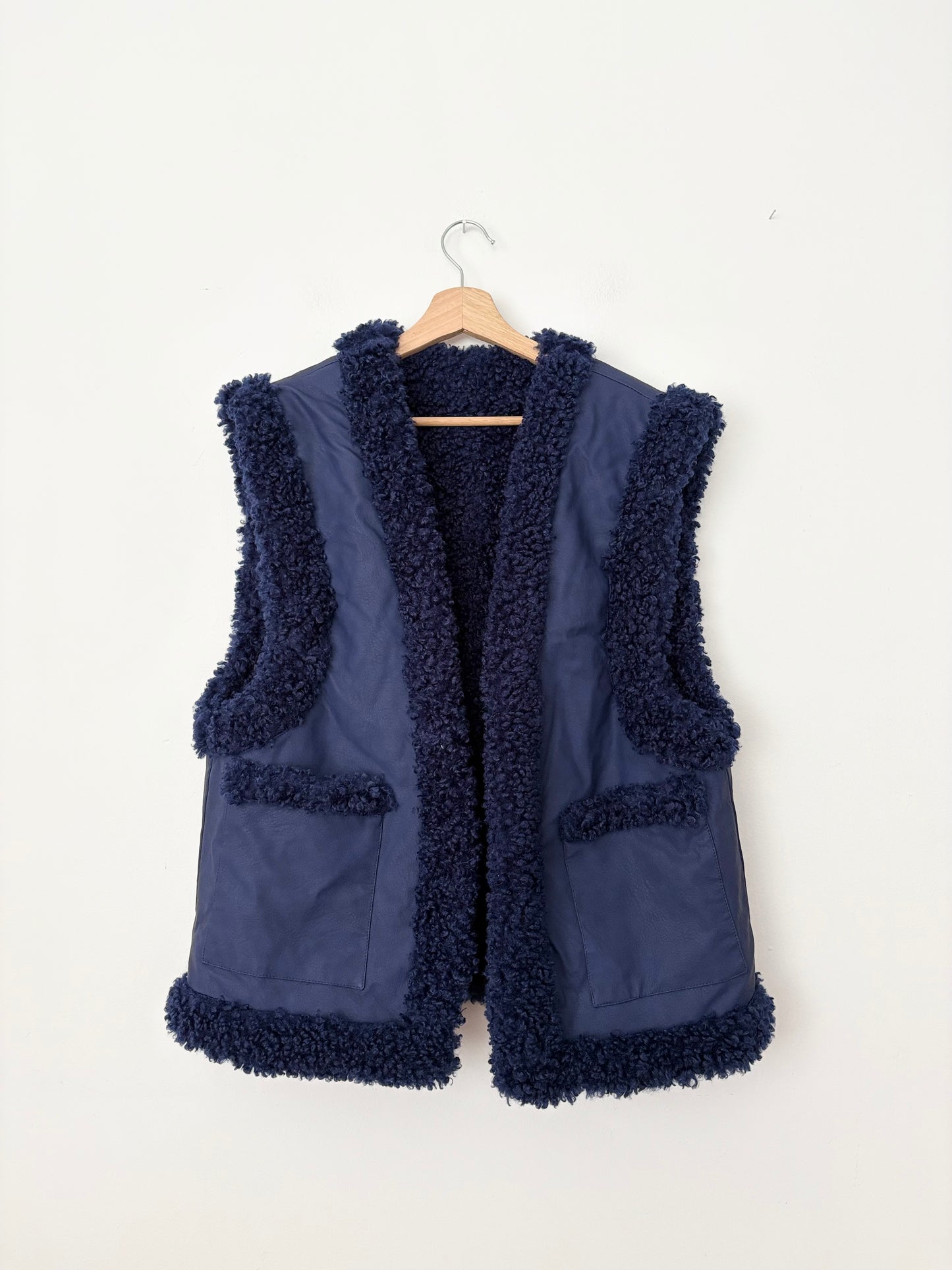Gilet réversible en sherpa Weworewhat, taille M