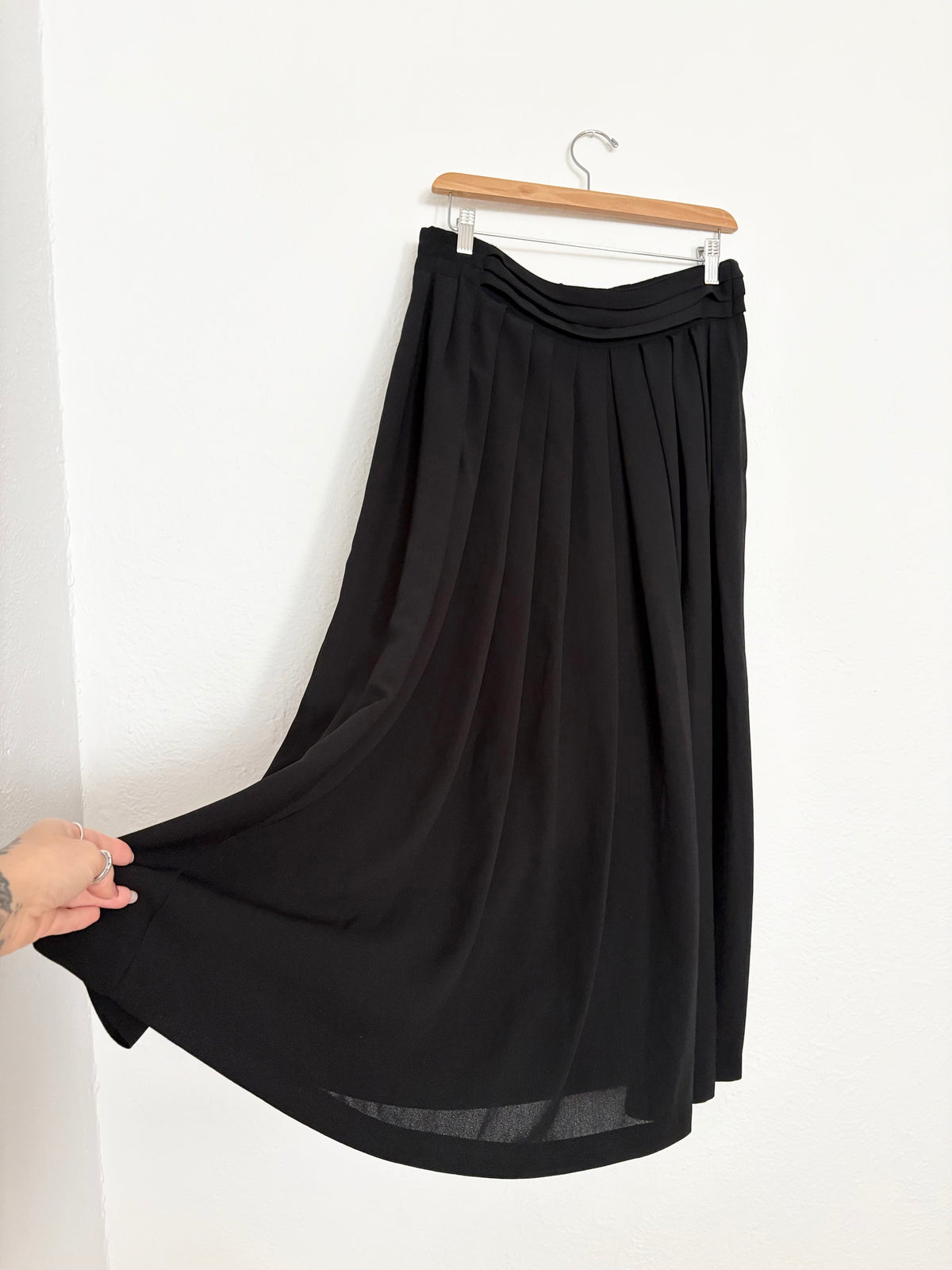 Vintage pleated maxi skirt M/L