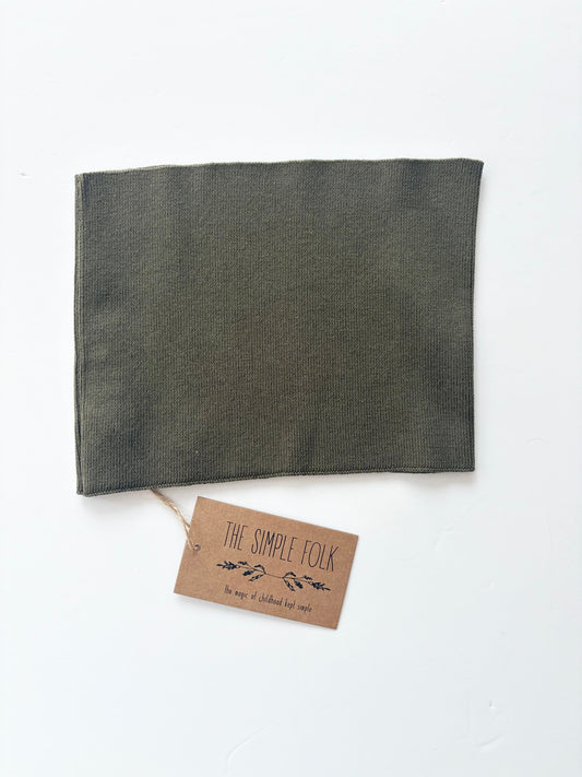 The simple folk knit scarf in olive O/S