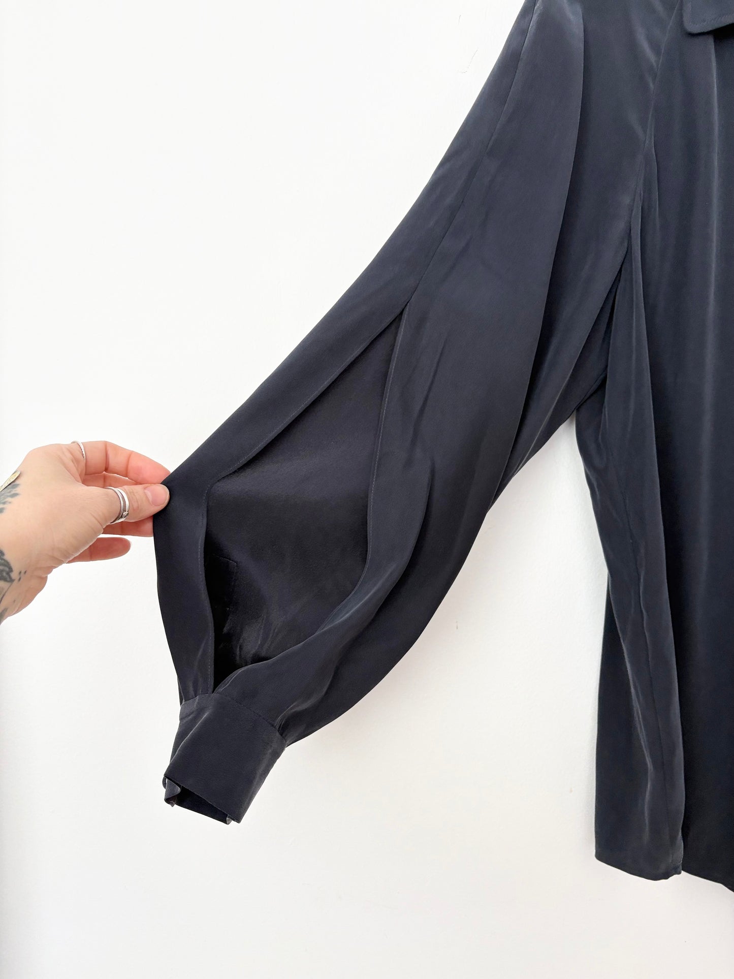 FRAME slit wrist silk button up shirt Large