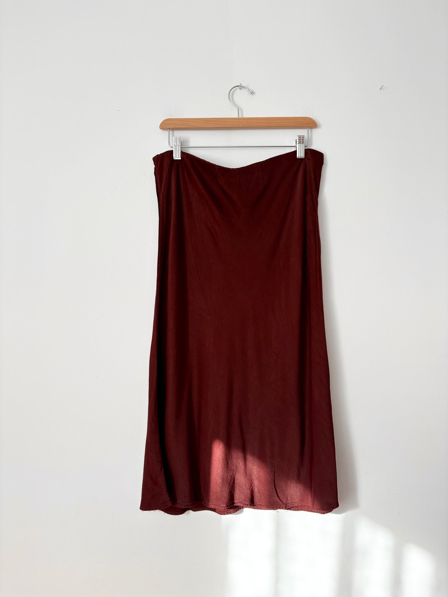 Anthropologie burgundy midi satin slip skirt Large