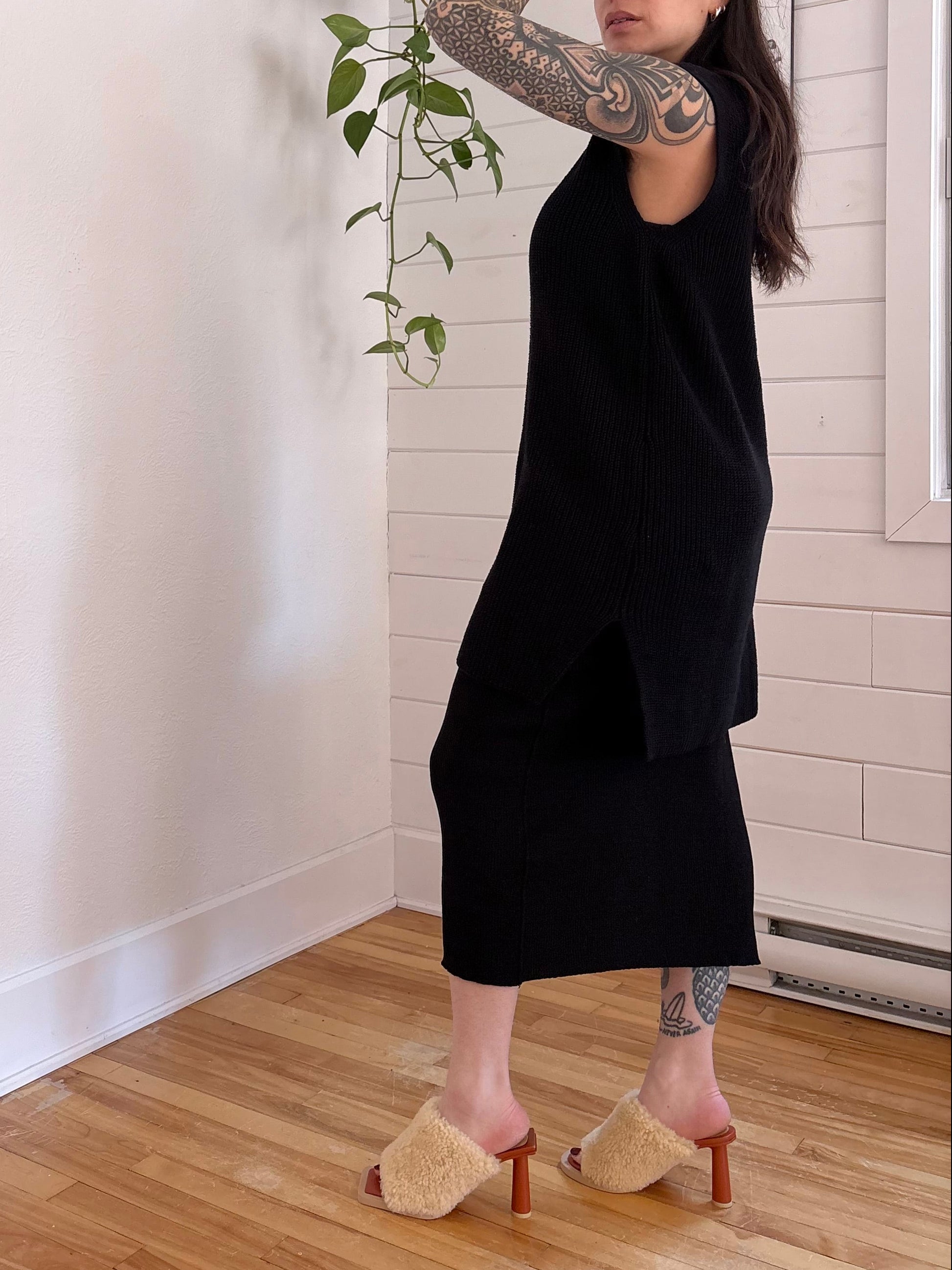 H&M sleeveles knit sweater dress Medium – The Leftovers