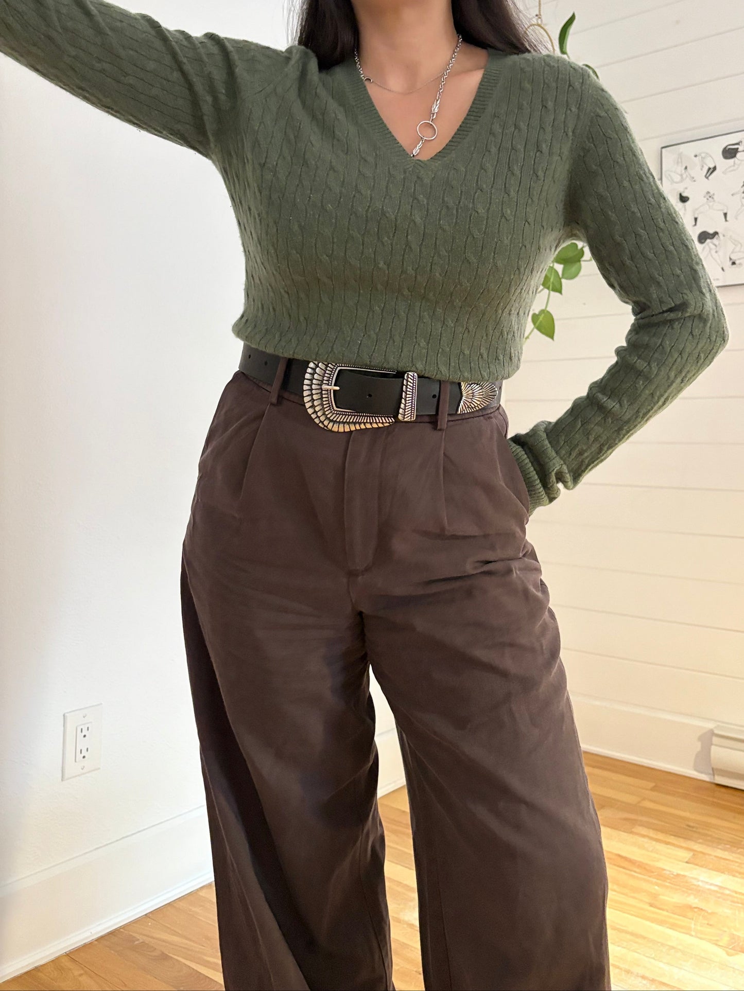 Charters club cashmere cable knit V neck sweater Medium