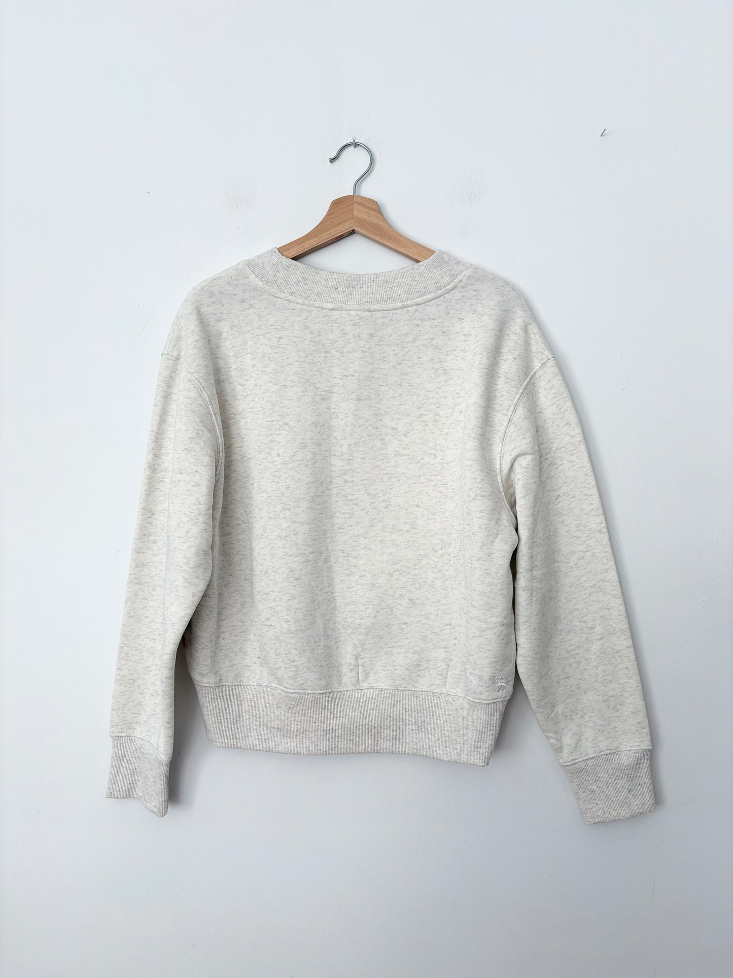 Reebok V neck sweatshirt M/L