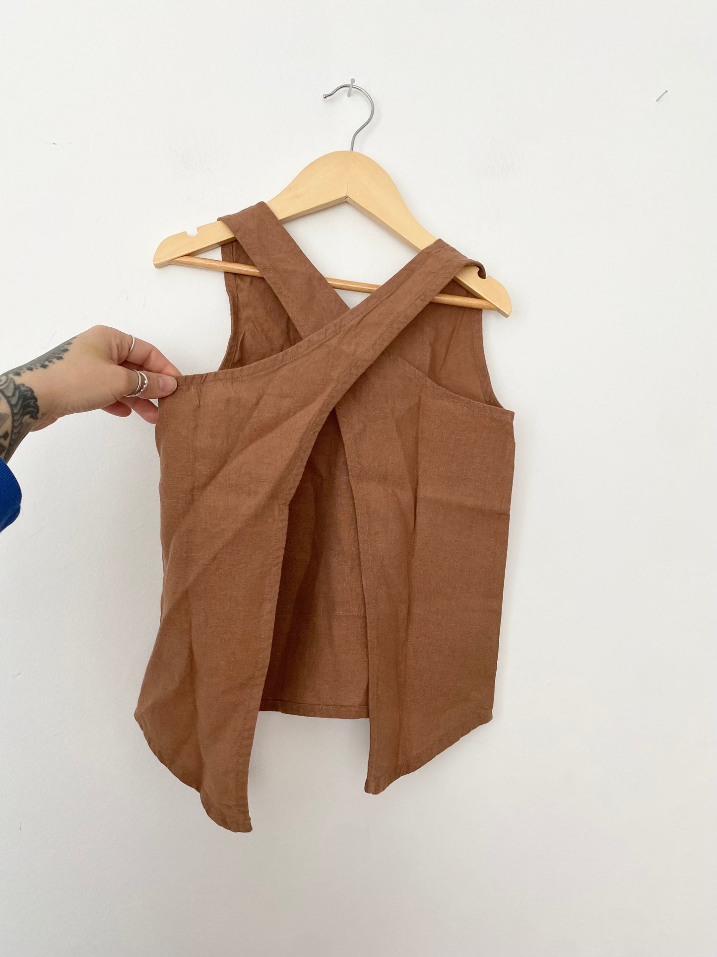 Le tablier simple en lin folk 2/4Y