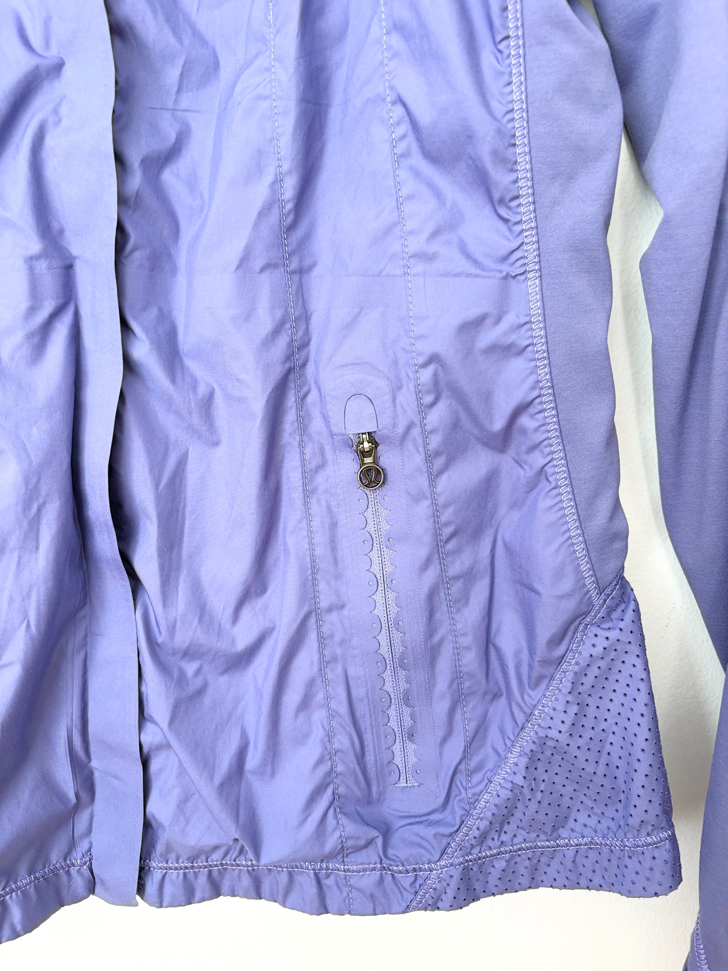 Lululemon run essential jacket size 6
