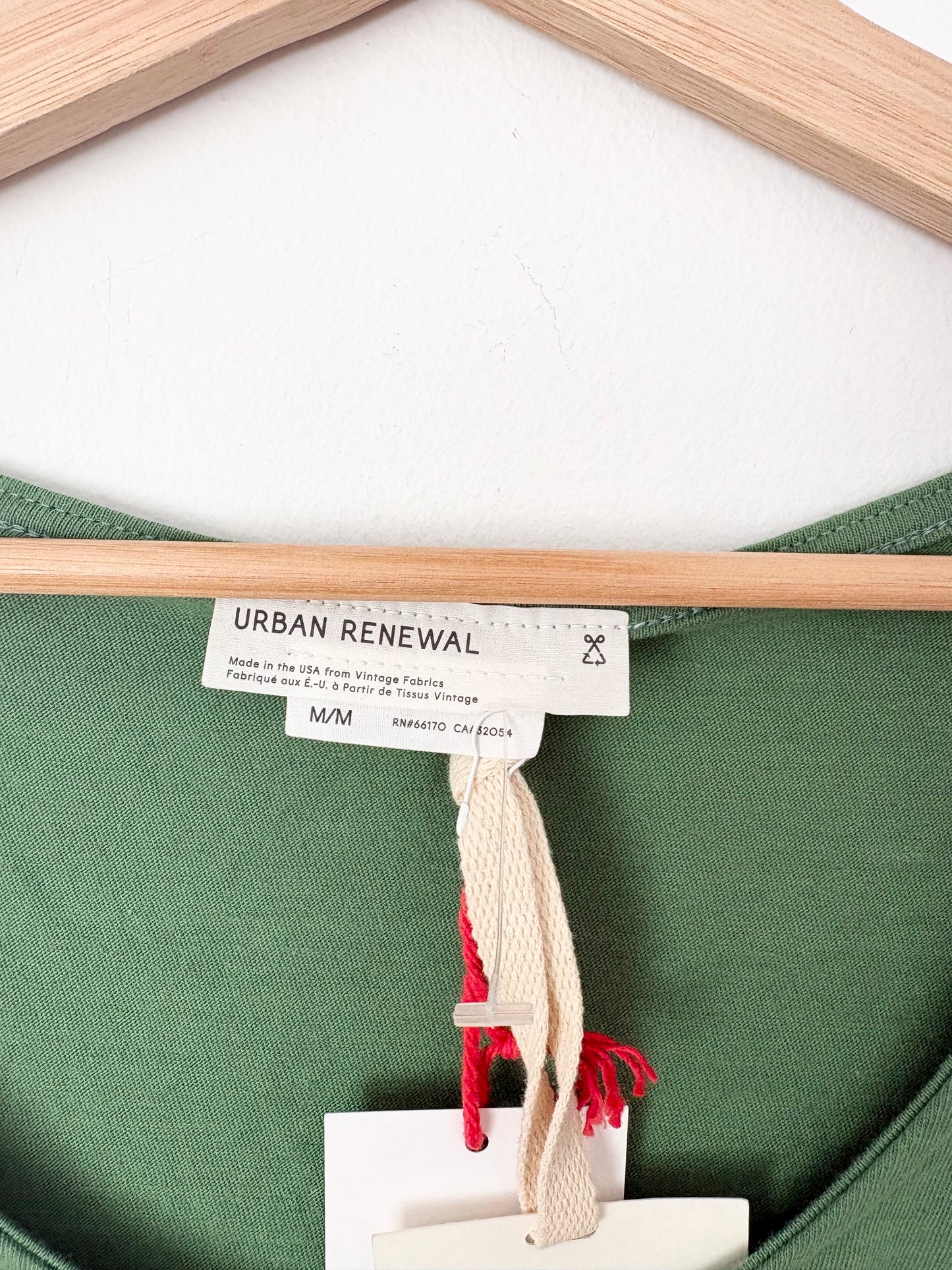 Haut court vert à boutons Urban Renewal, taille M