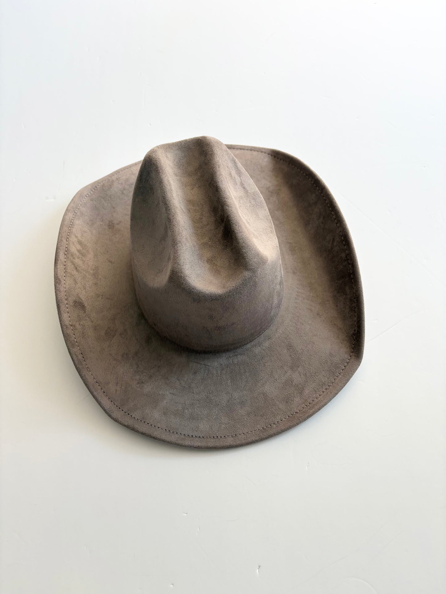 8 autres raisons le chapeau de cowboy en faux suède
