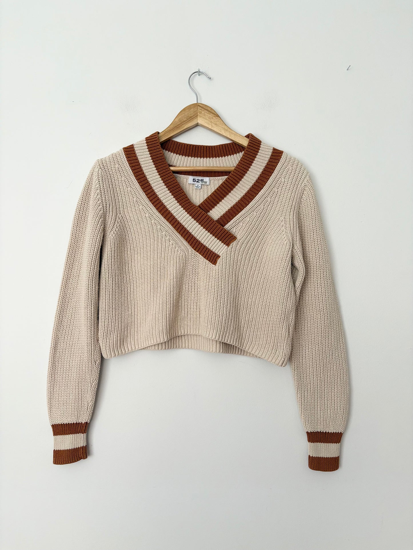525 America varsity V-neck cropped sweater XS/S