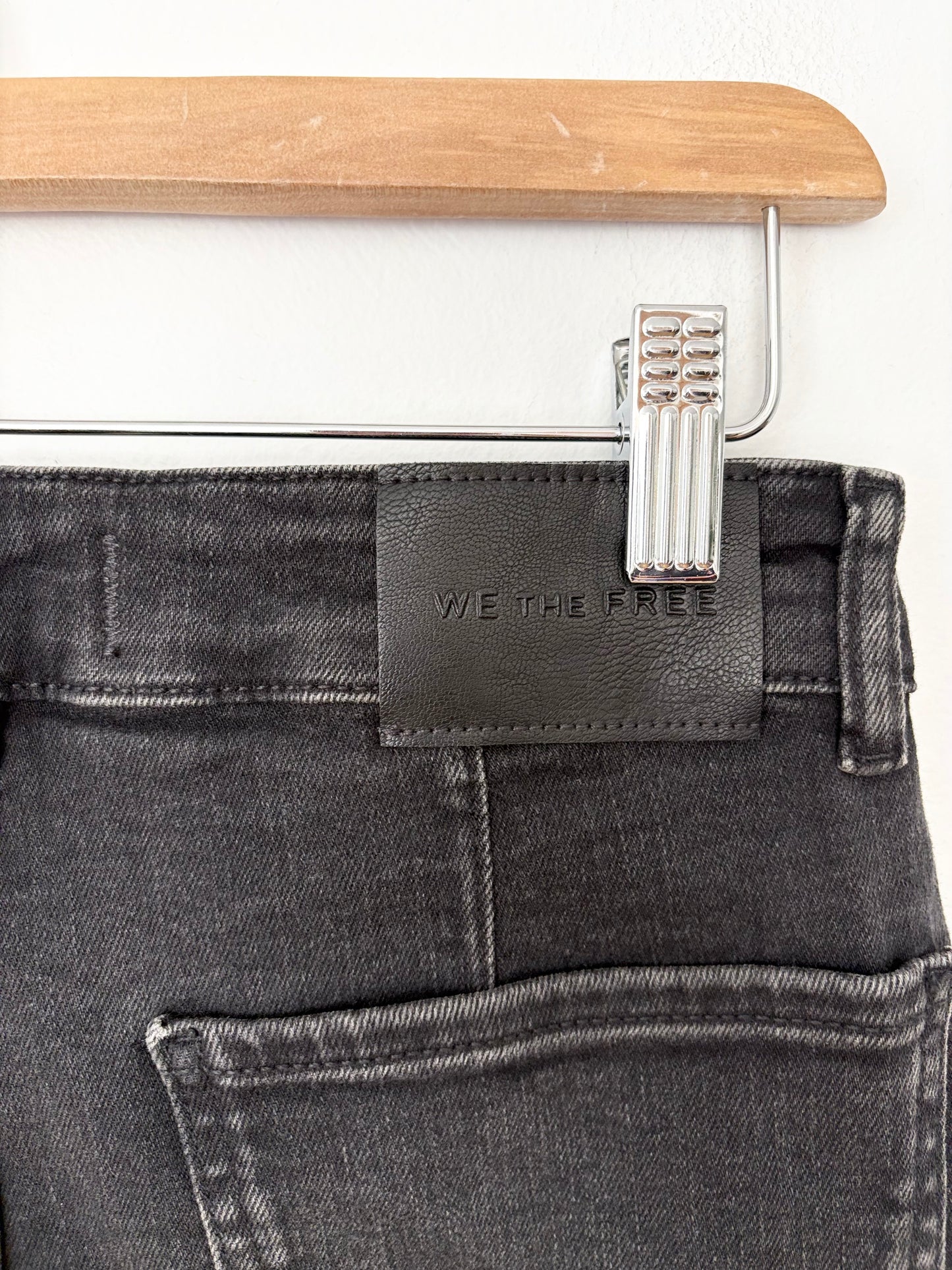 Capri en jean noir Free People "Dusk to Dawn" W28
