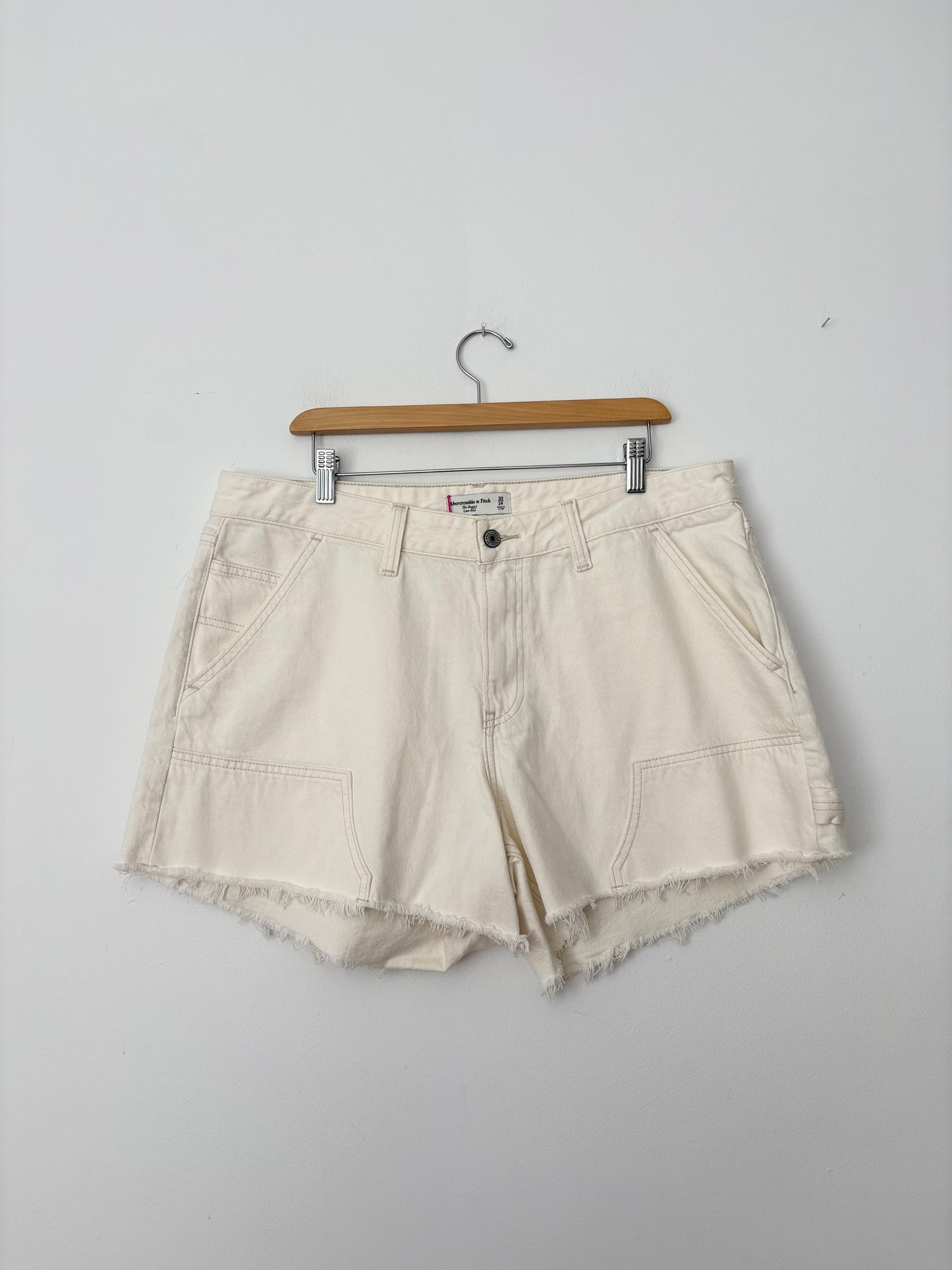 A&F Baggy low rise shorts W32