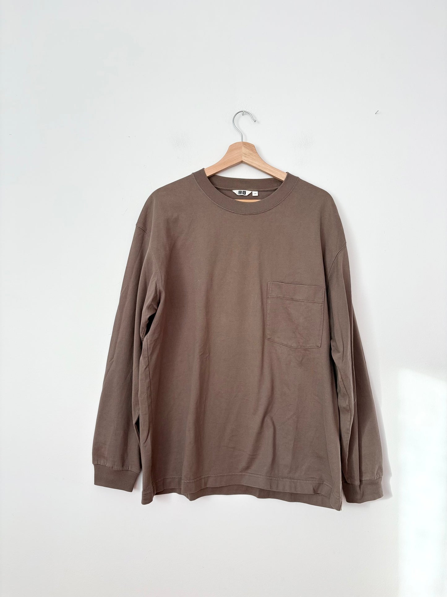 T-shirt à manches longues et poche Uniqlo U, taille L