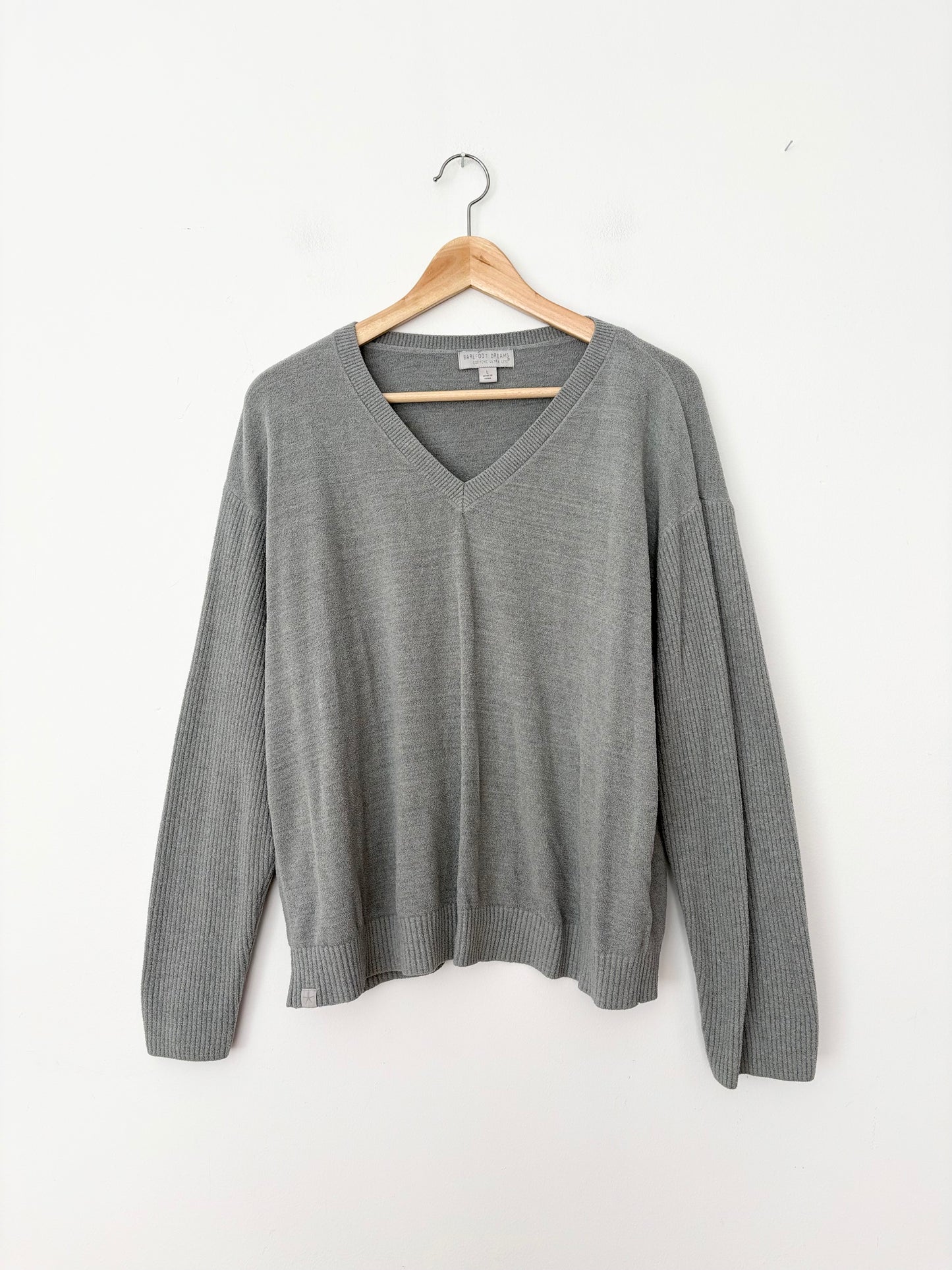 Barefoot dreams ultralite V neck sweater Large