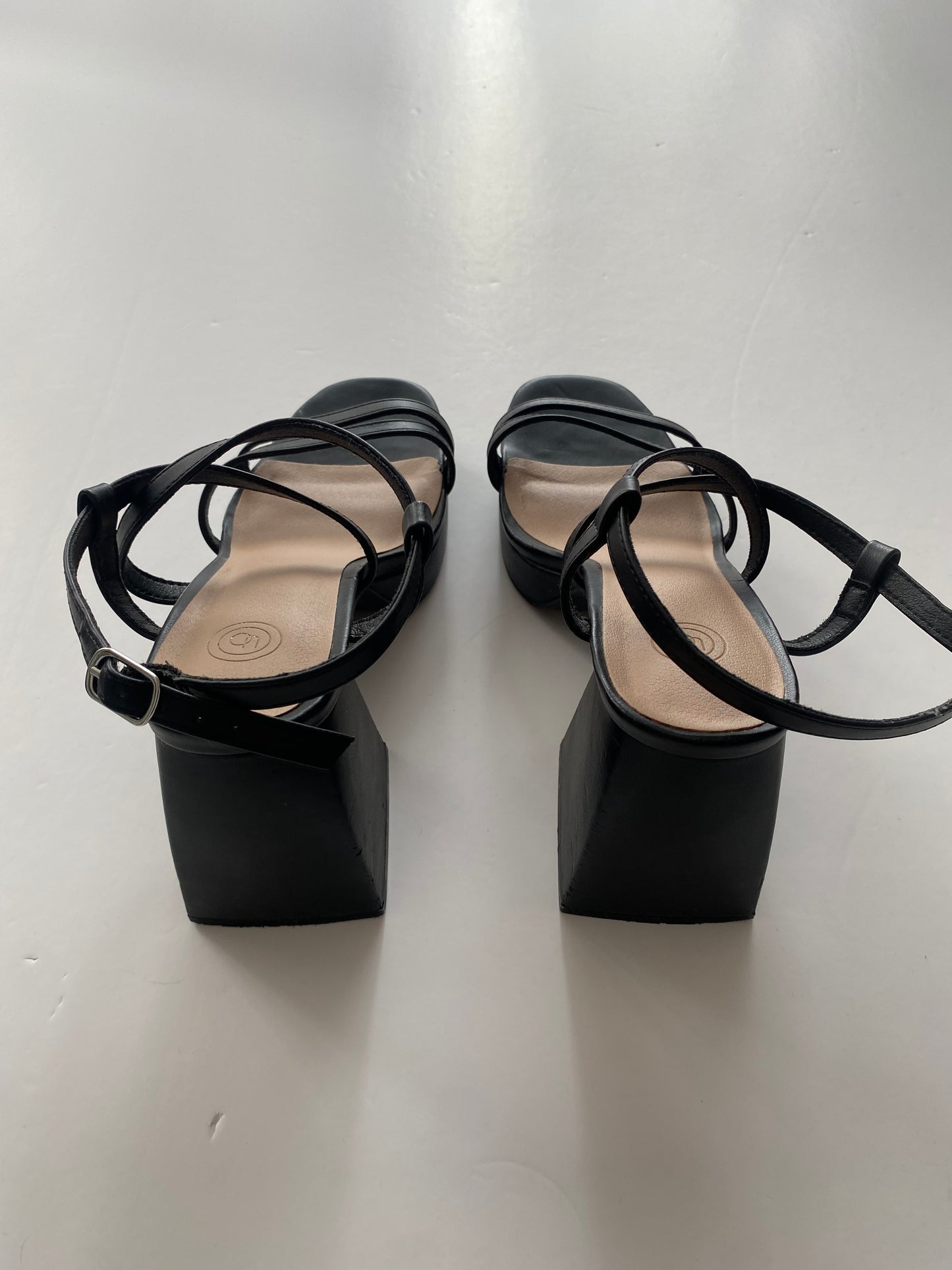 Urban outfitters chunky heel strappy sandals EUR37