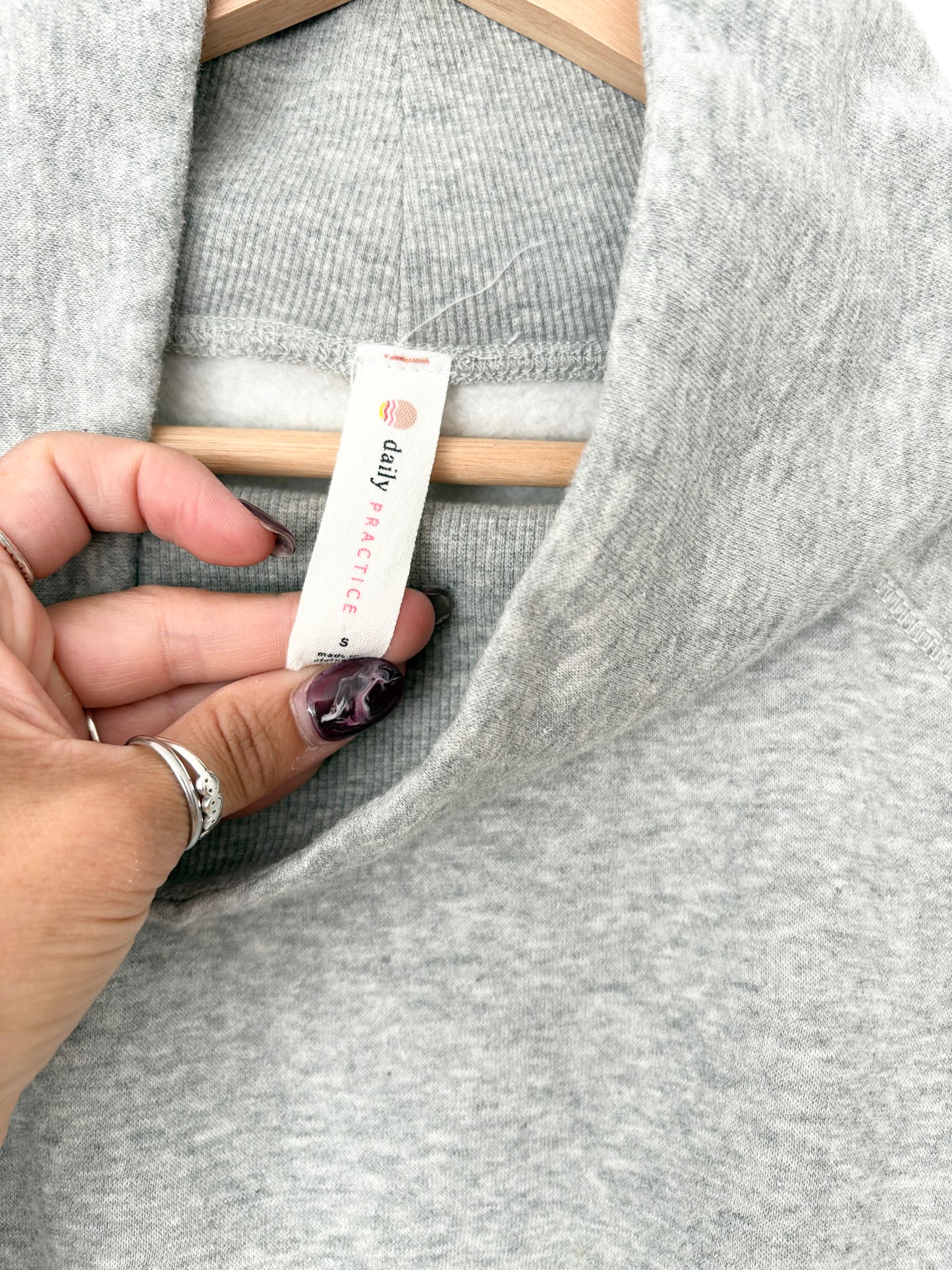 Daily practice Long sleeve funnel neck sweatshirt S/M