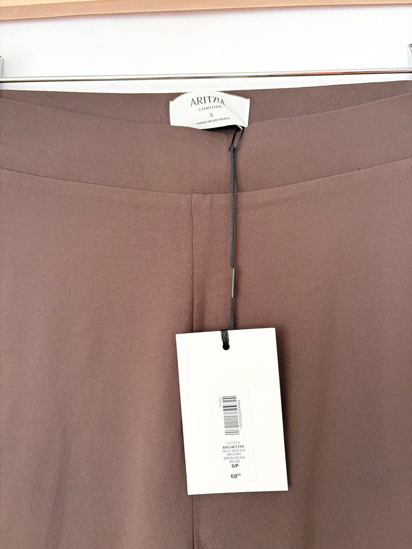 Aritzia contour archetype capris Small