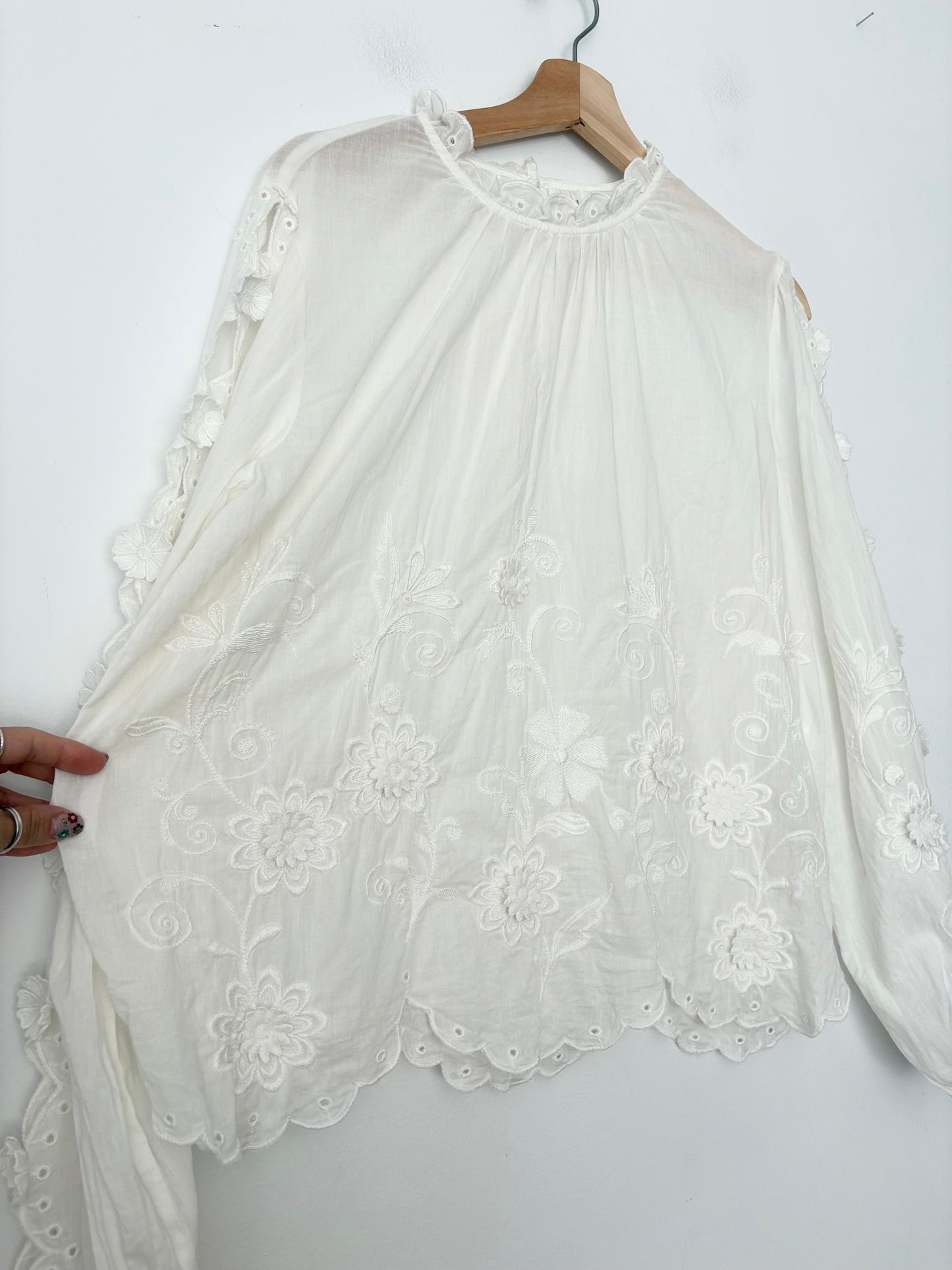 Anthropologie embellished floral blouse Medium