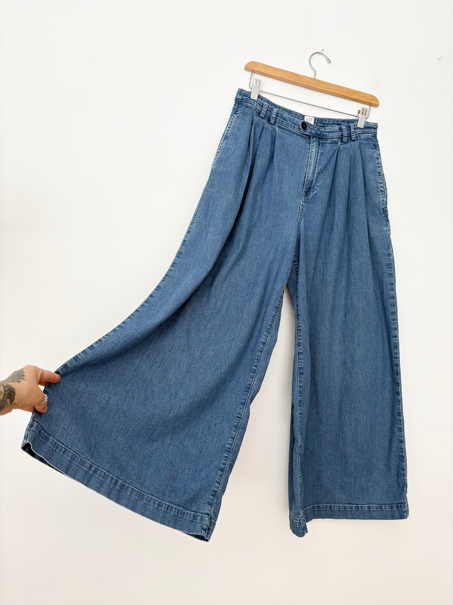 Gap X Doen wide leg pleated jeans W28