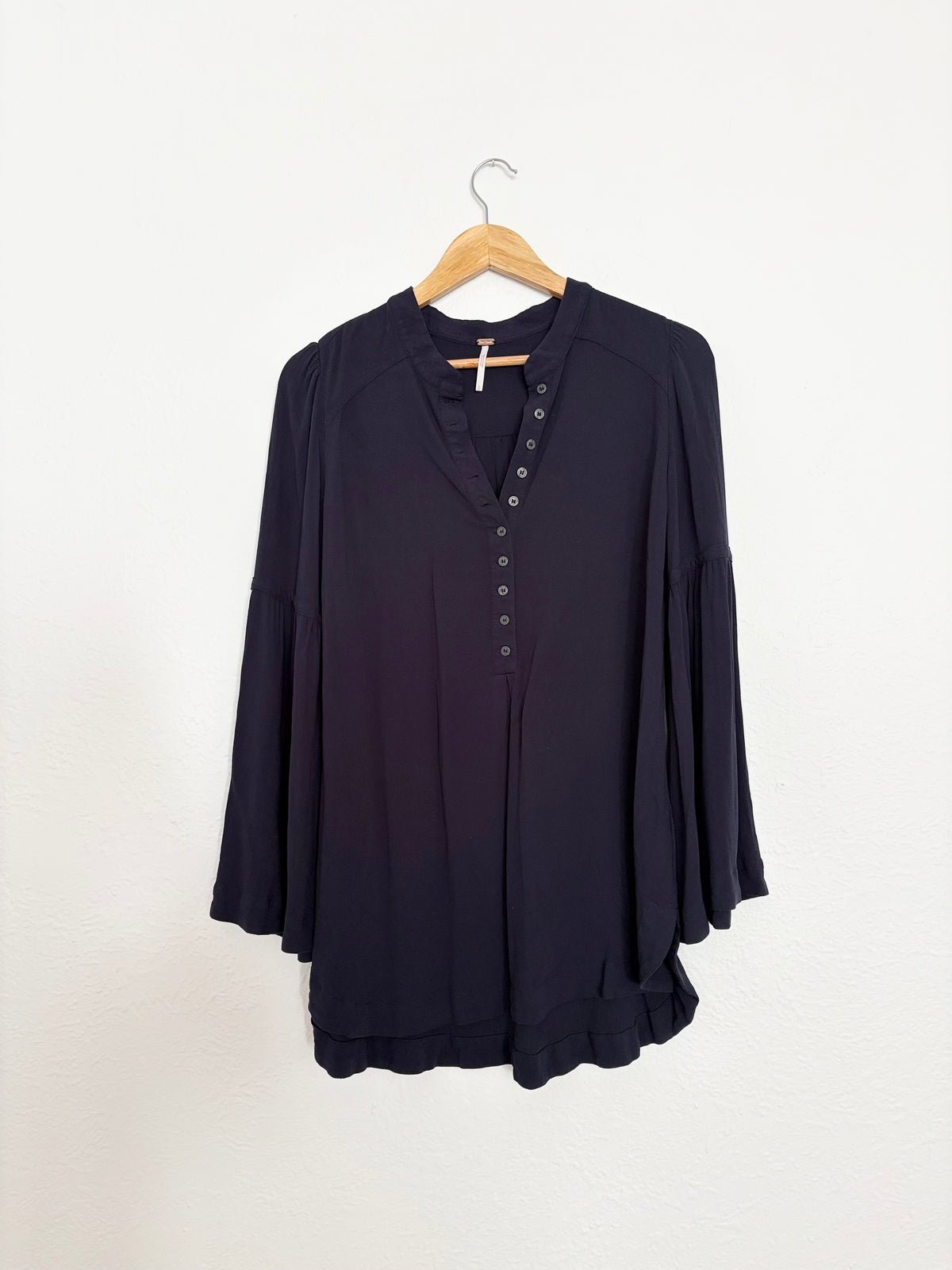 Free People bell sleeve easy girl henley top Large