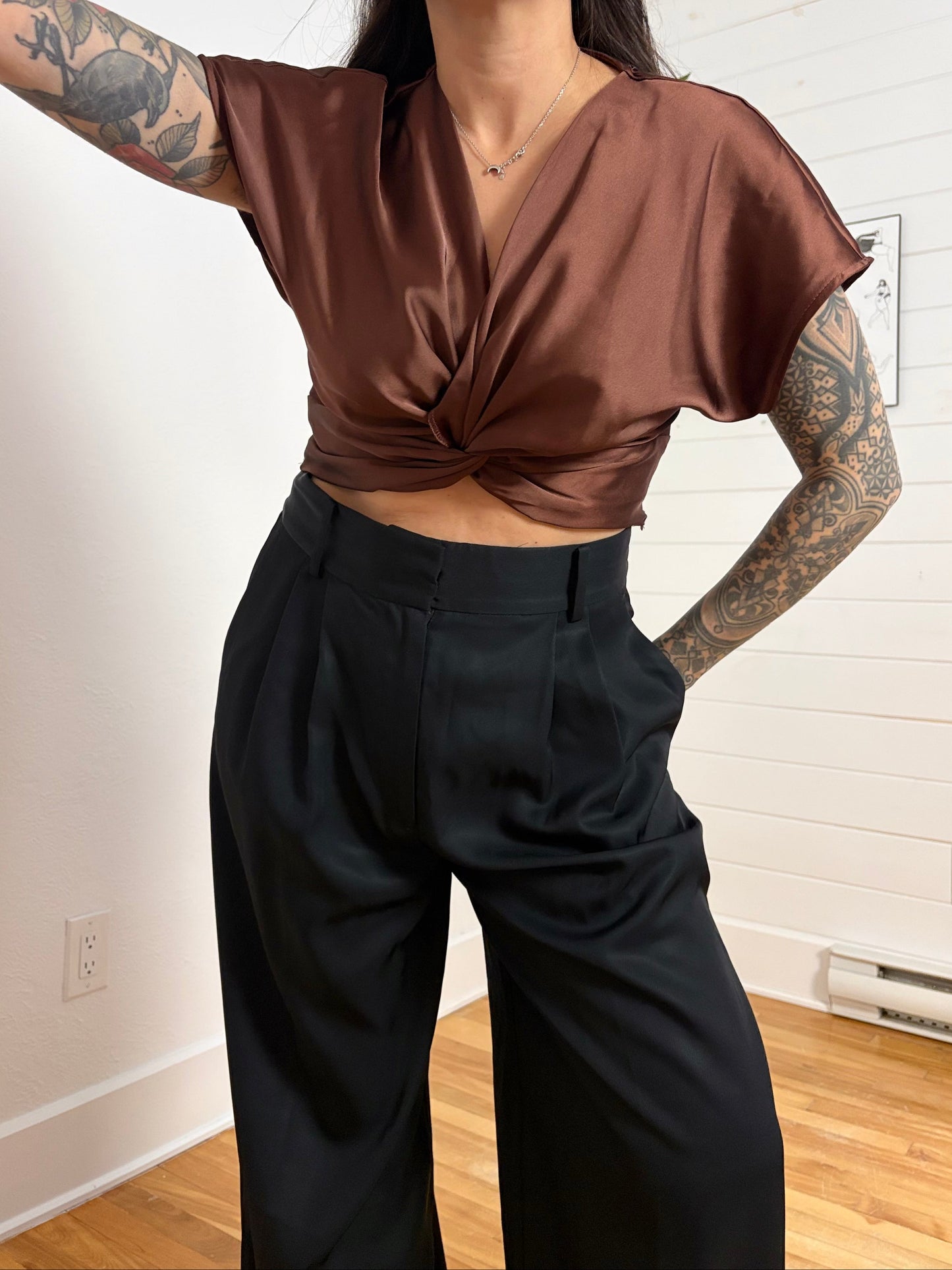 House of Harlow 1960 brown satin knotted top Medium