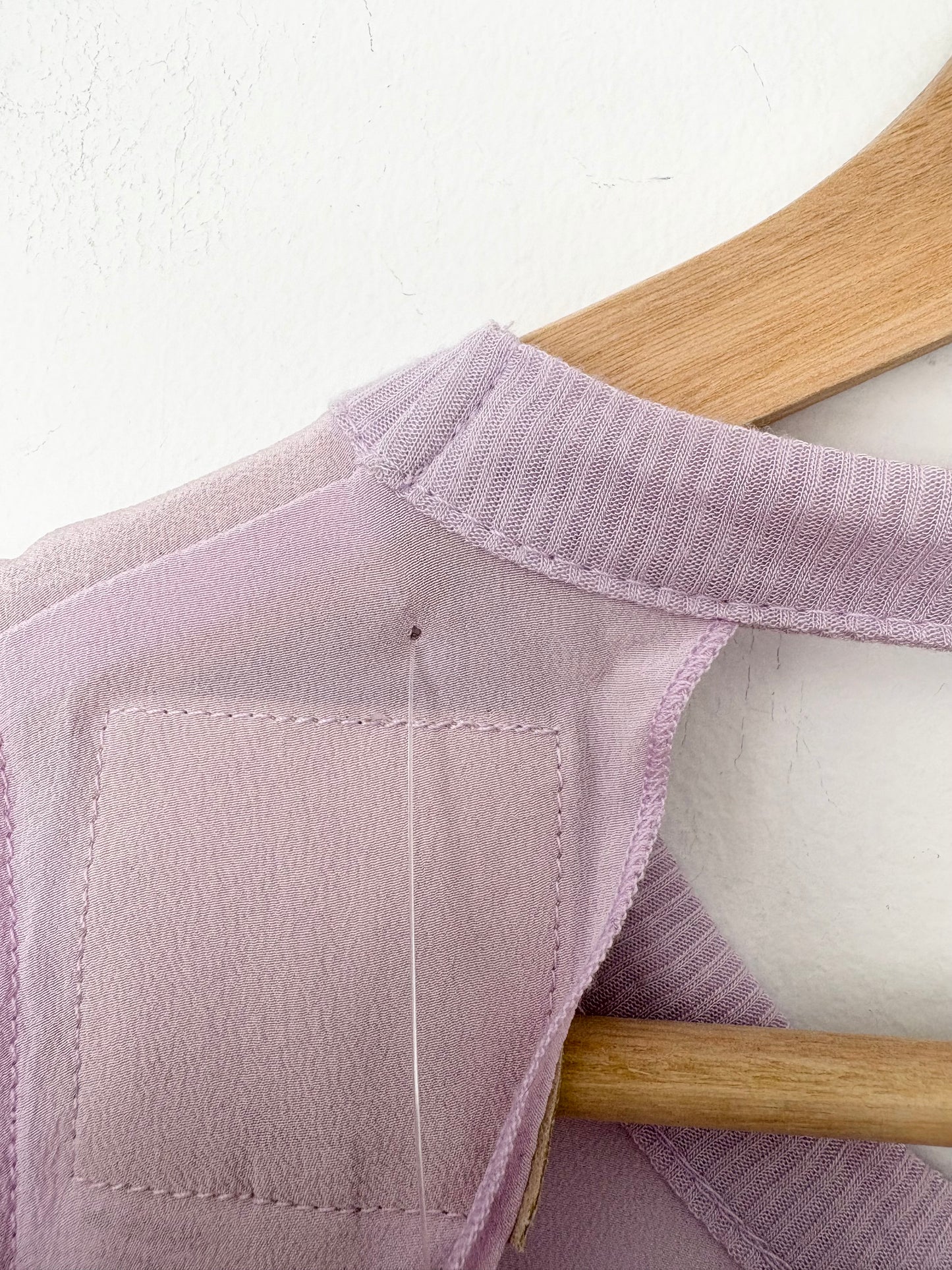 Chaser - Blouse sans manches en soie à dos ouvert, taille M