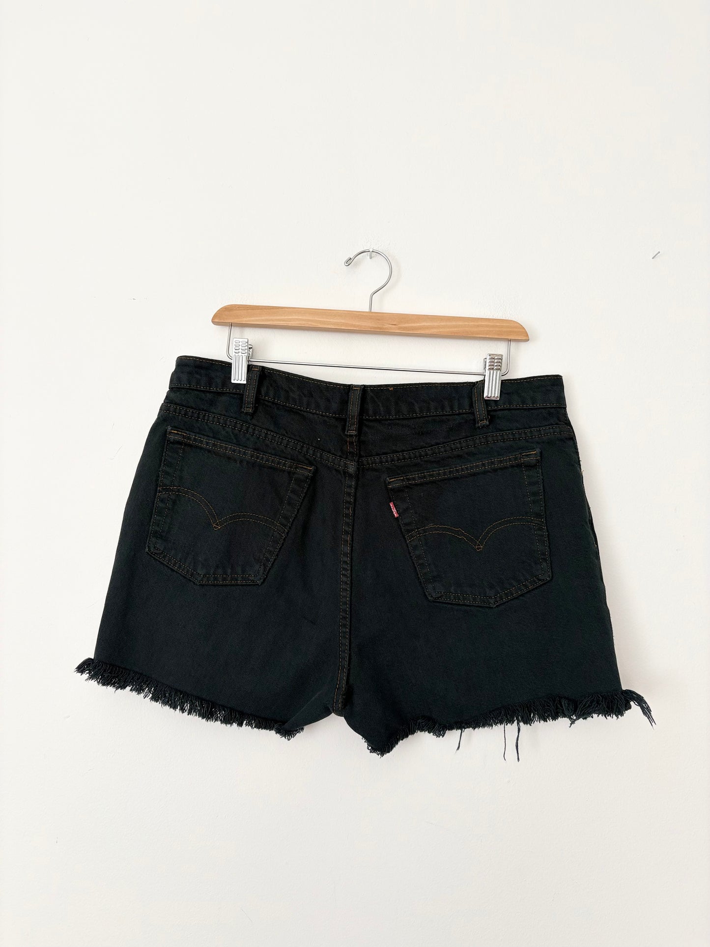 Short en jean Levi's vert foncé vintage, coupé, taille 32/33