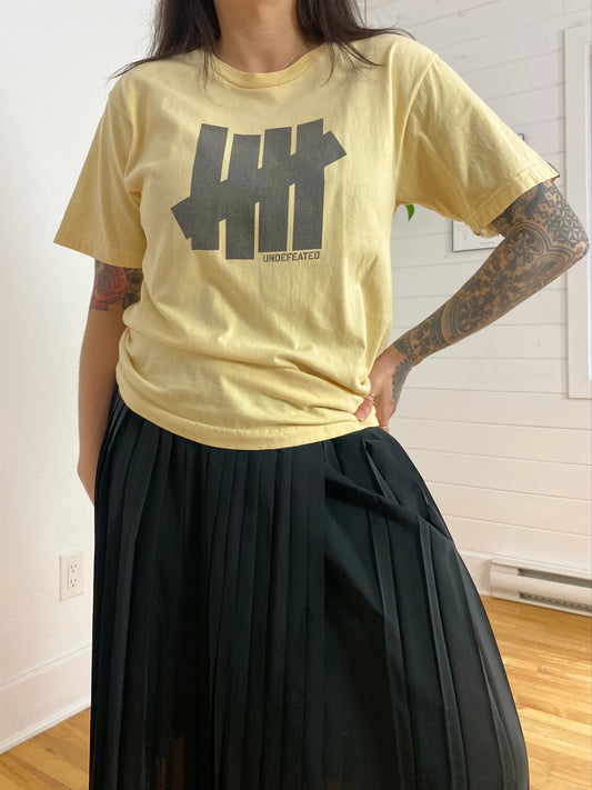 Undefeated graphic tee Medium