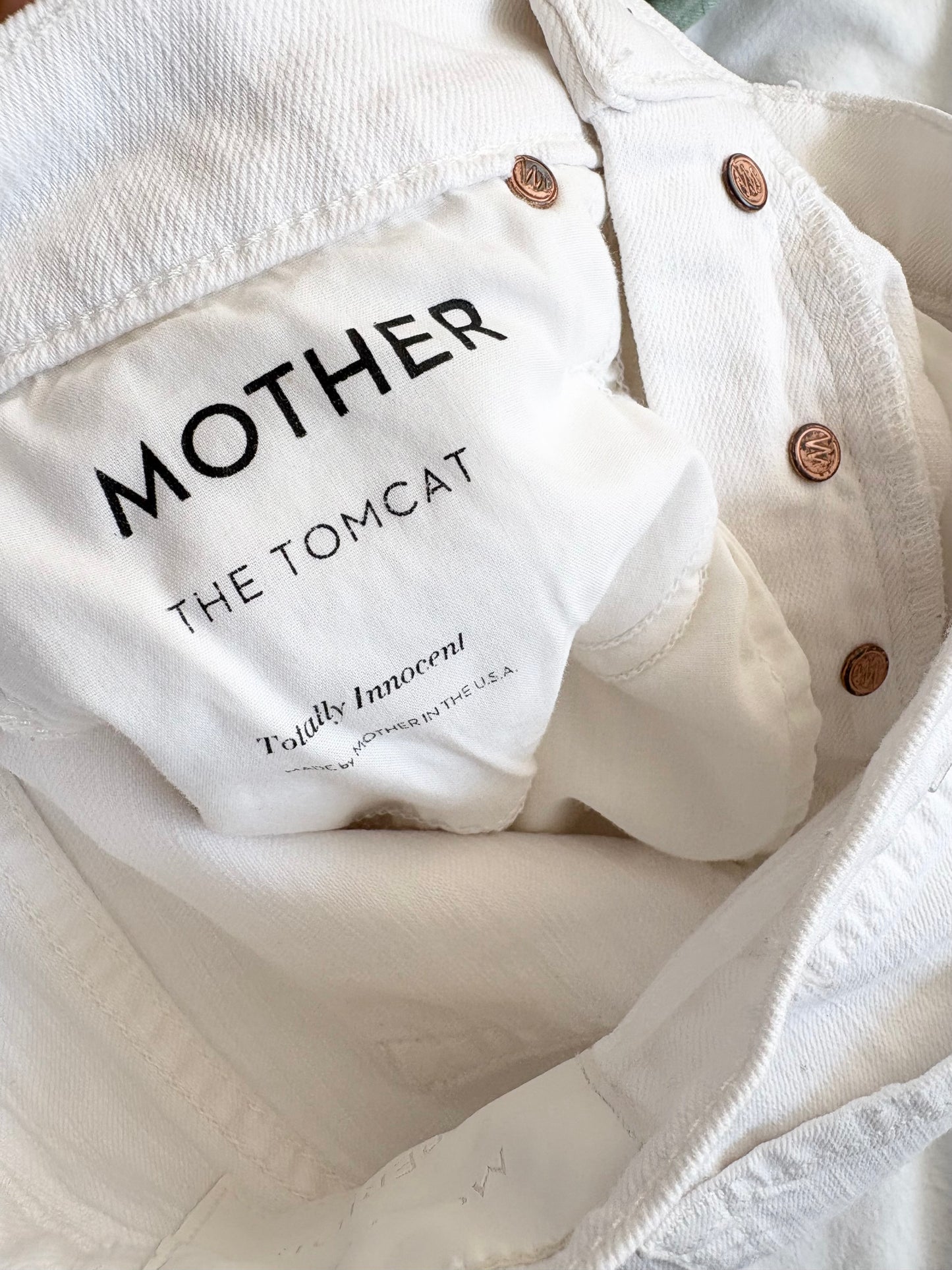 Jean mère le chat en blanc W24