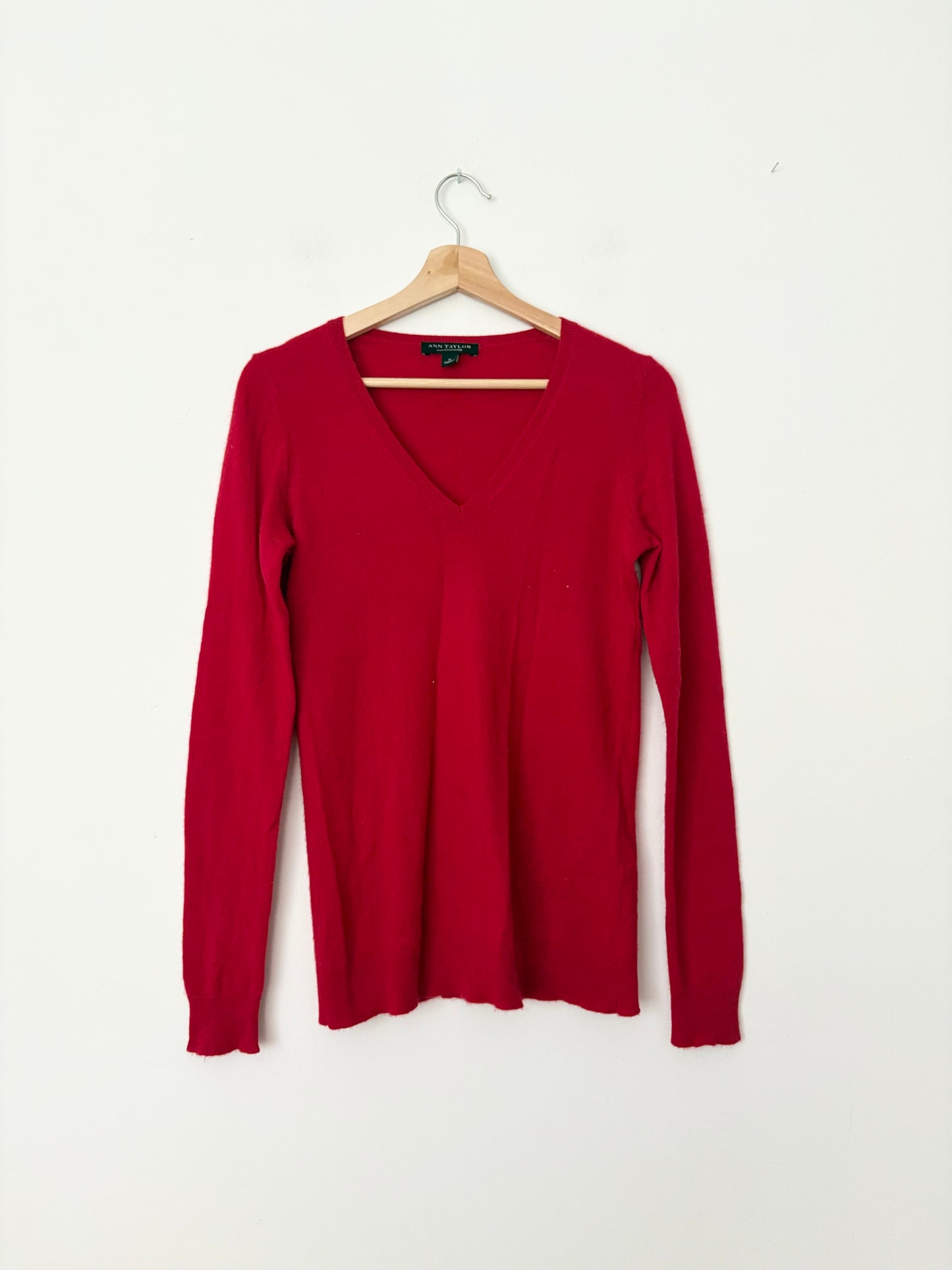 Ann Taylor V neck cashmere sweater Small