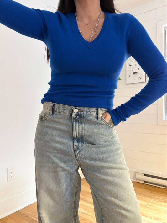 Sutton Cashmere V neck sweater Medium