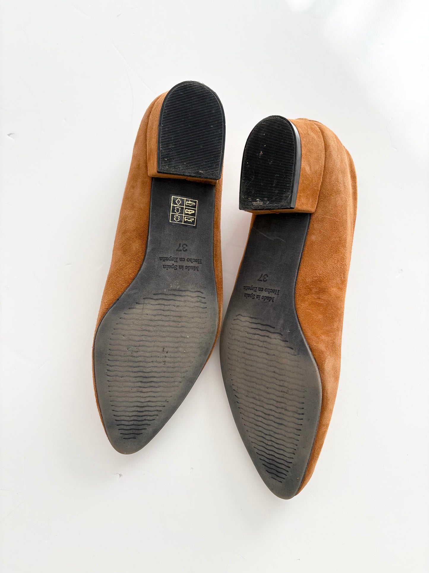 L'intervalle suede block heel pump EUR37