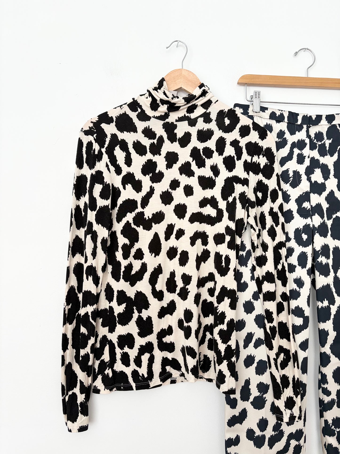 Ensemble H&M crème imprimé léopard haut et pantalon taille M