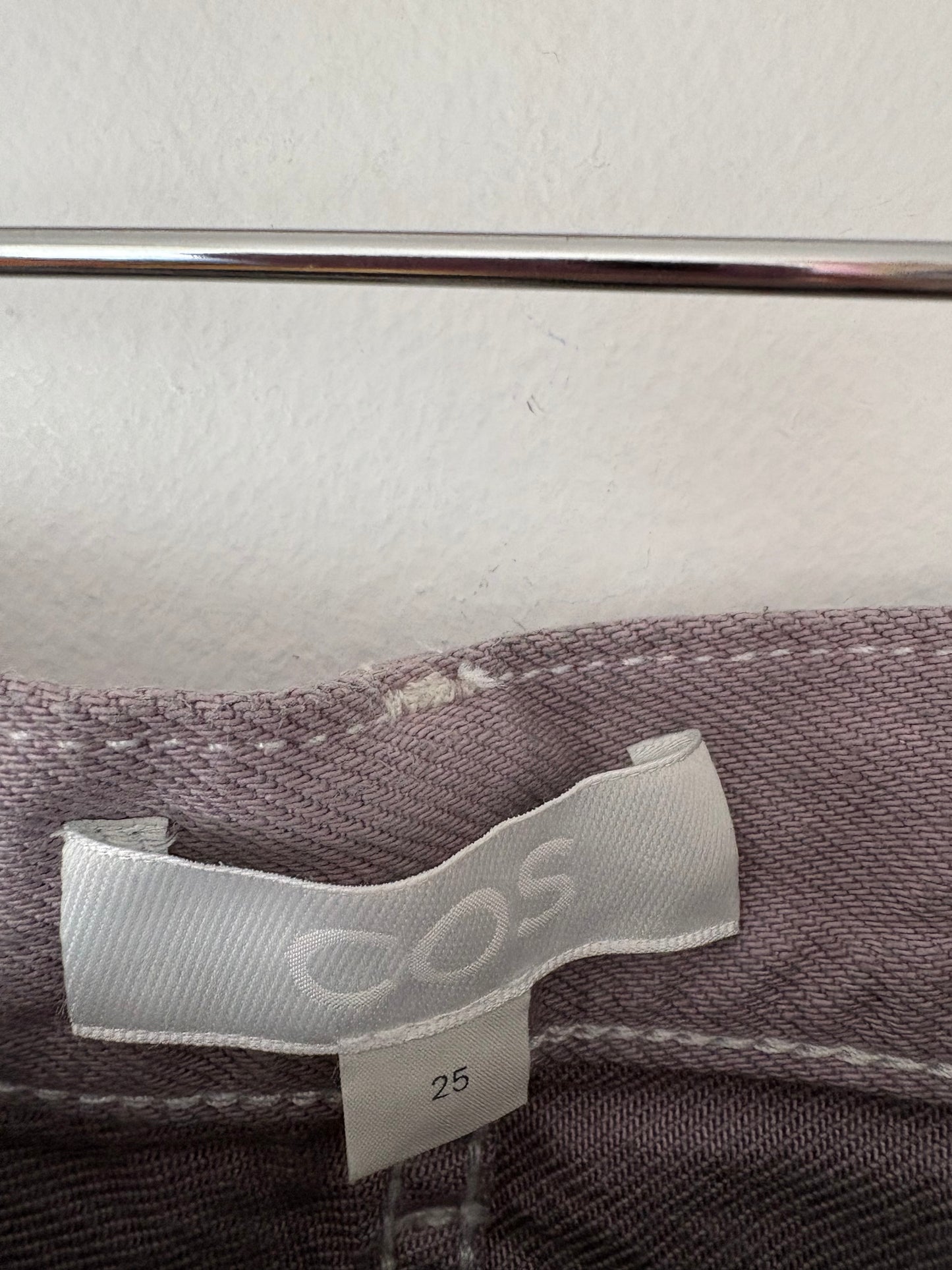 Short en jean COS longueur genou mauve W25/26