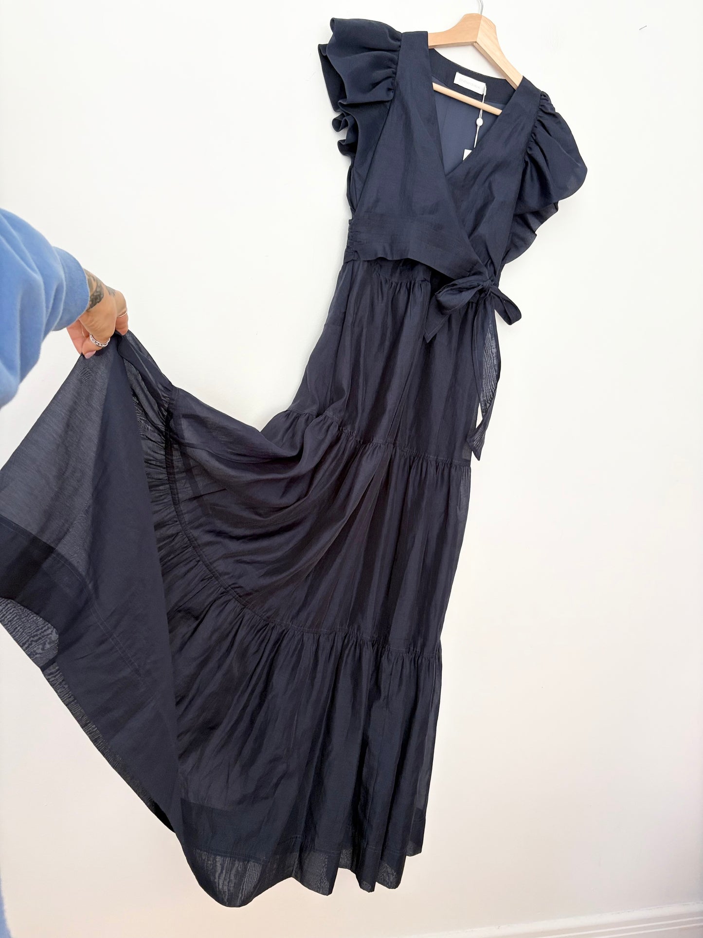 Robe longue étagée en organza Simkhai Petite