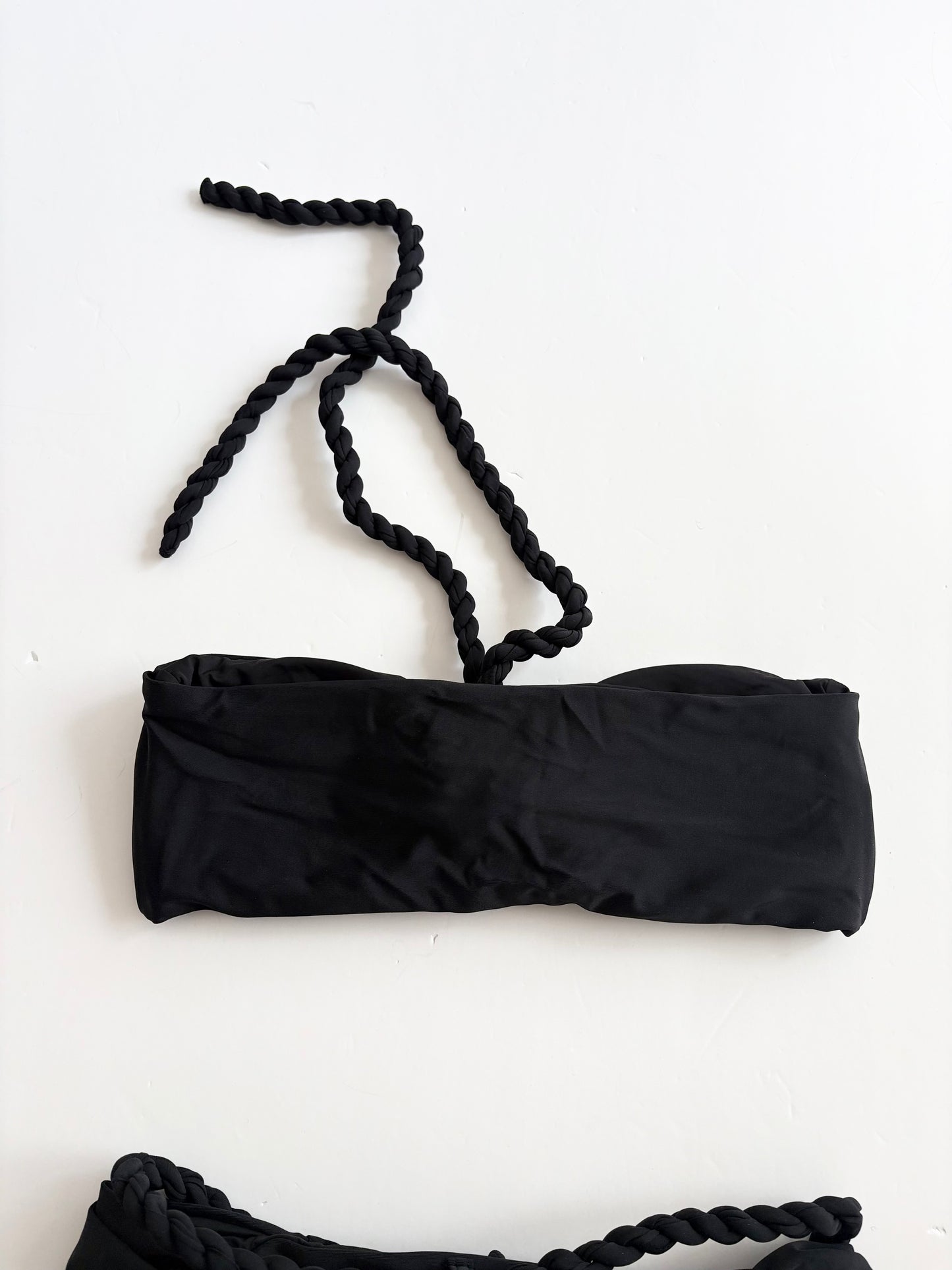 Haut Devin Windsor Fleur et bas Felicity en noir, taille M.