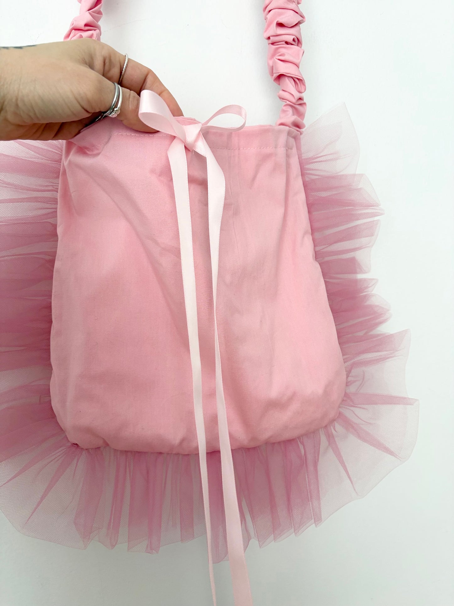 Dans le Jardin pink ruffle tote bag