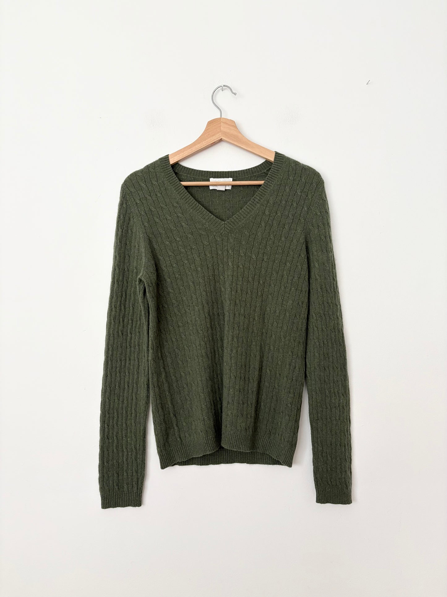 Charters club cashmere cable knit V neck sweater Medium