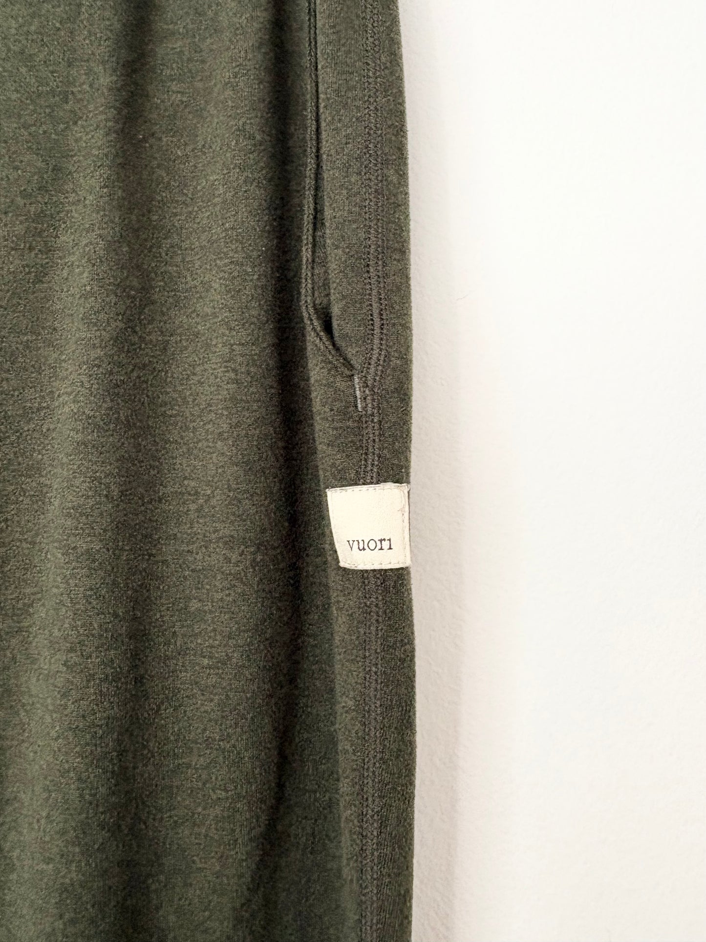 Vuori performance joggers Small