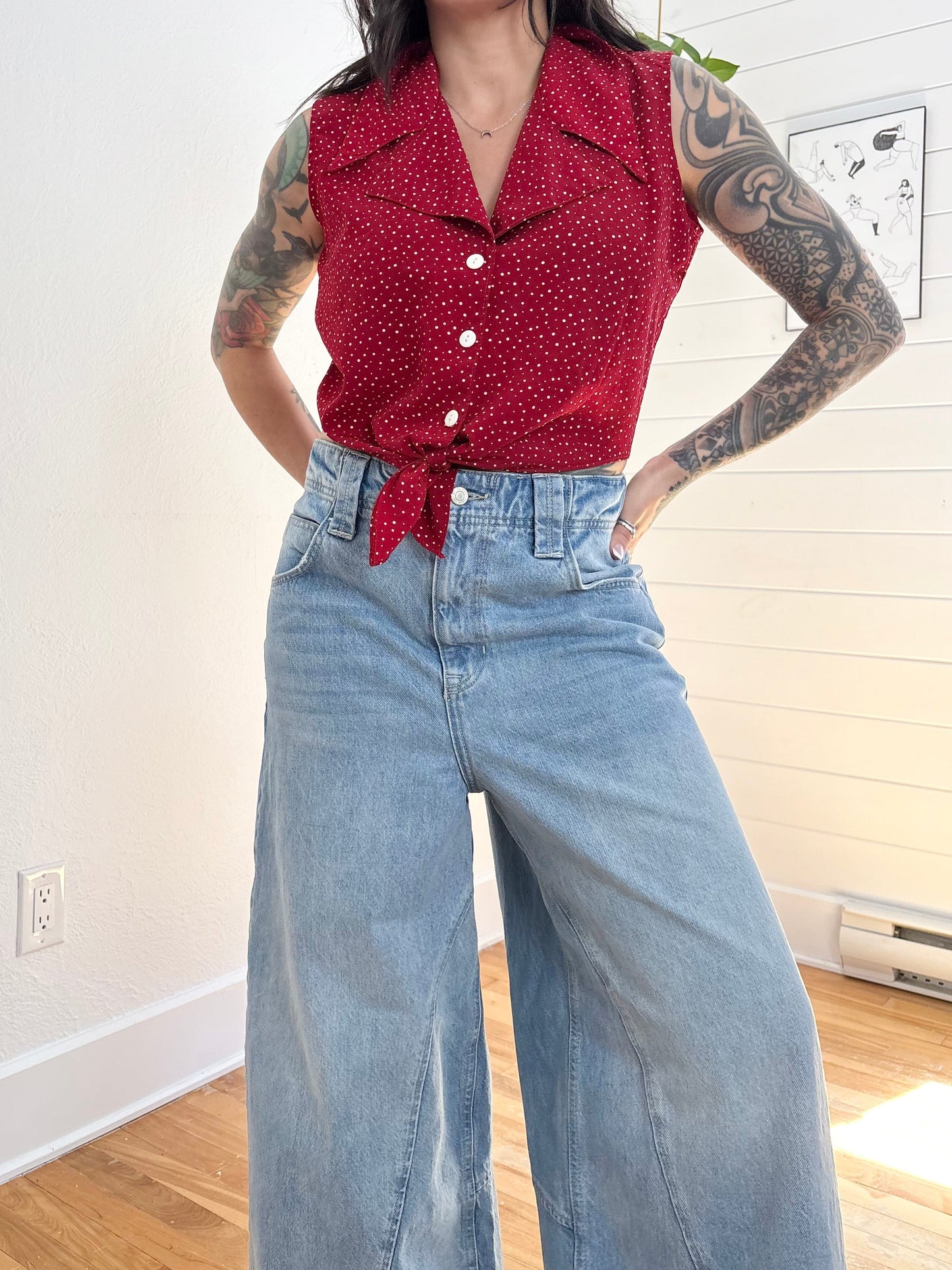 Vintage polka dot sleeveless blouse Medium