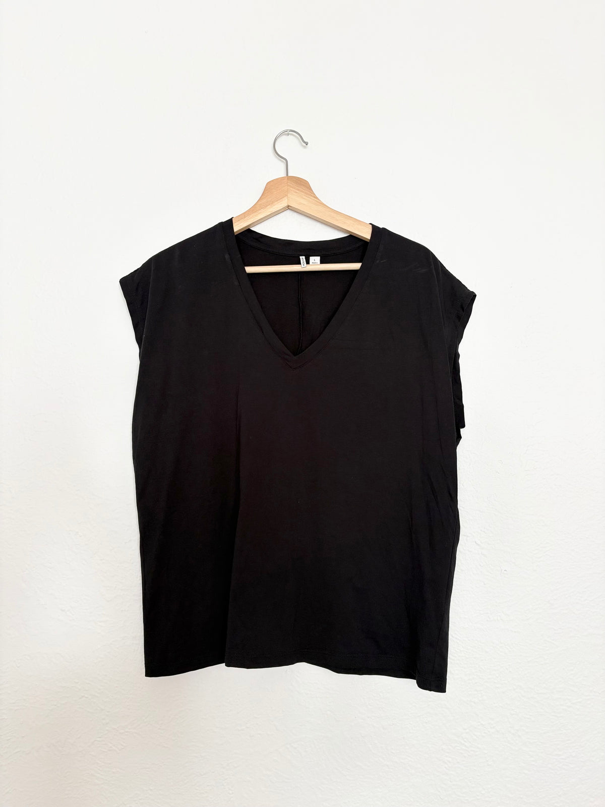 Nordstrom pima cotton V neck tee Large