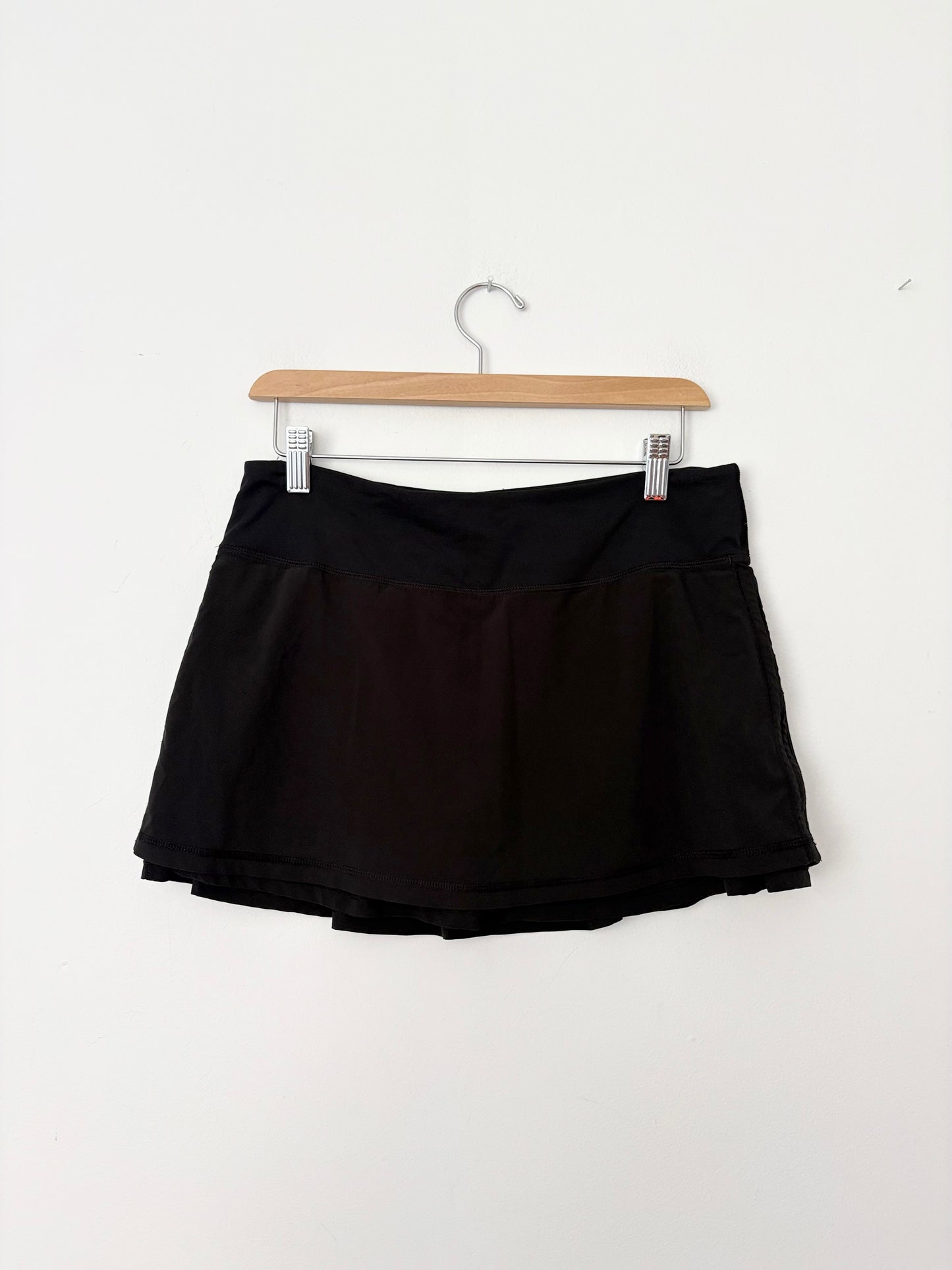 Lululemon chase me skirt size 6