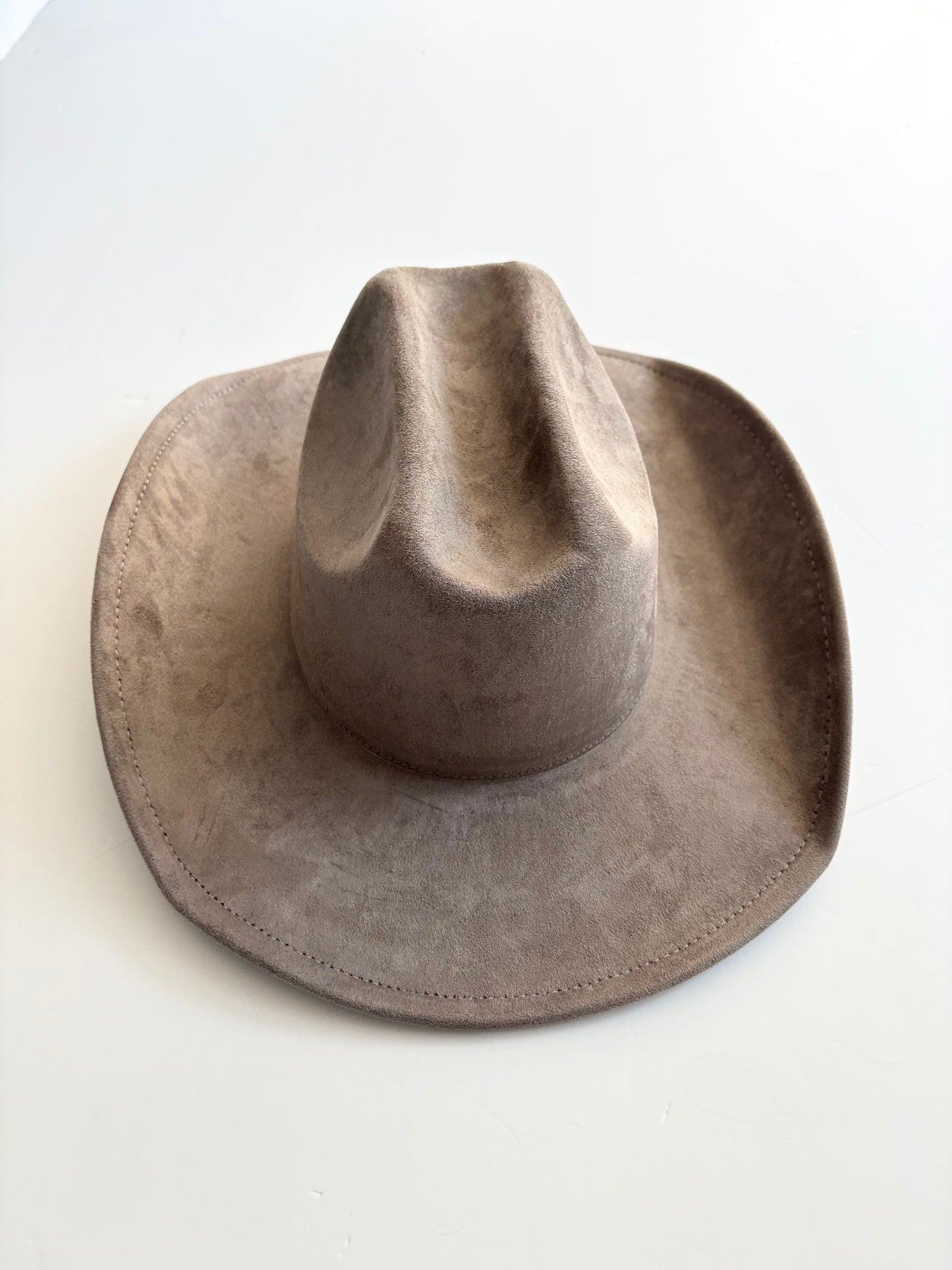 8 autres raisons le chapeau de cowboy en faux suède