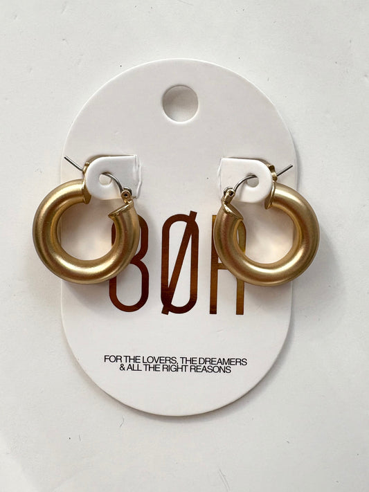 mini hoops plaquées or 8 other reasons