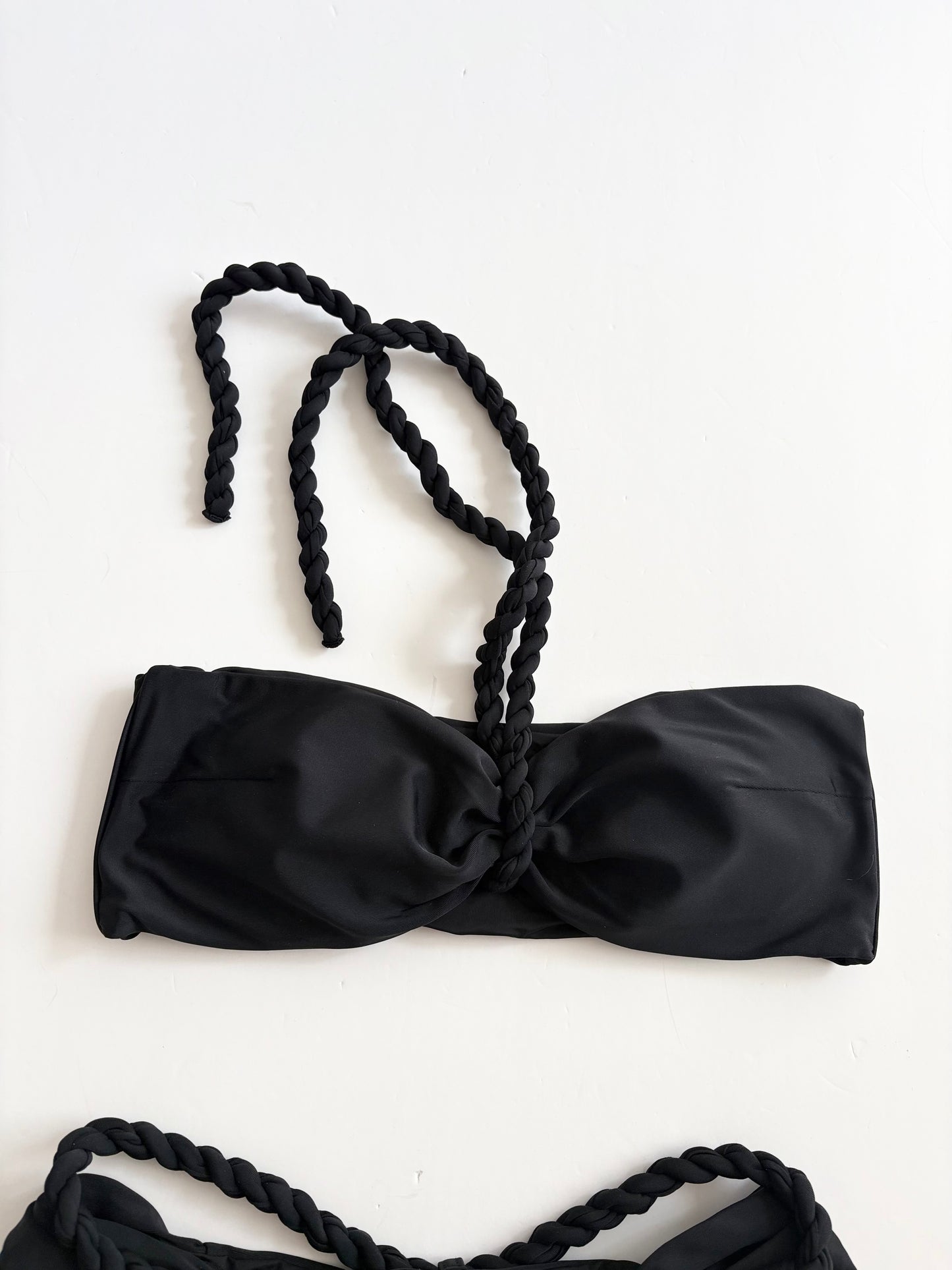 Haut Devin Windsor Fleur et bas Felicity en noir, taille M.